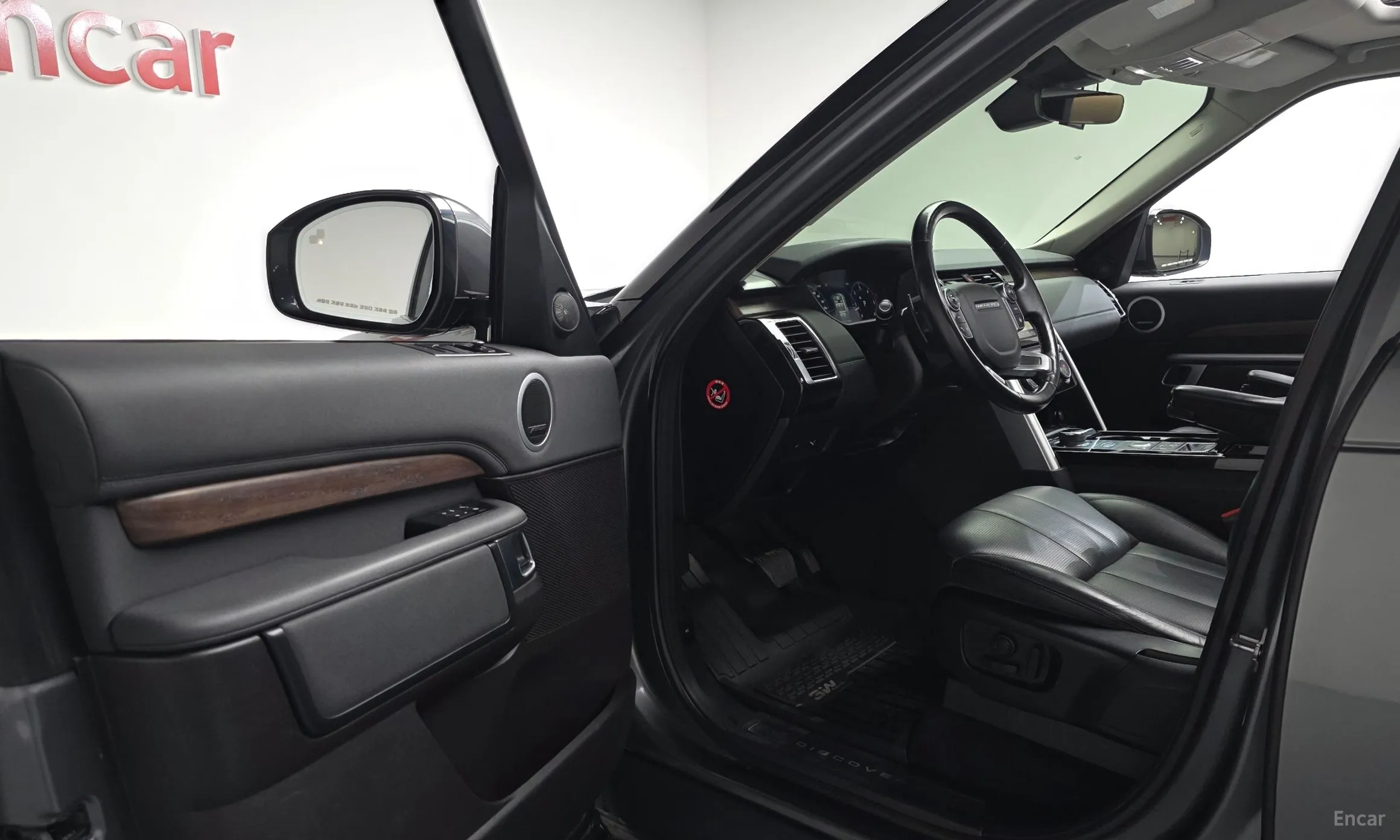 Land Rover Discovery 5 превью 10