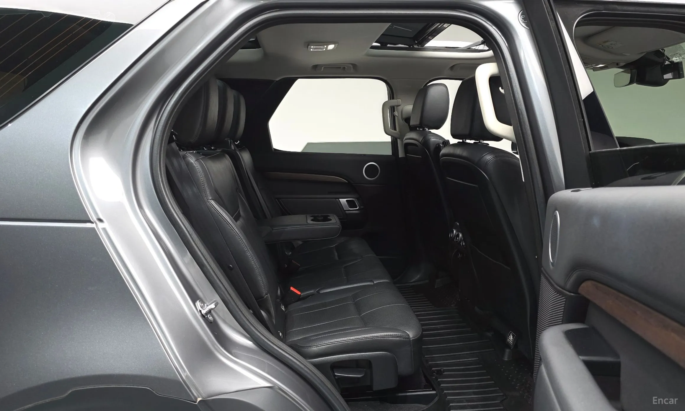 Land Rover Discovery 5 превью 11