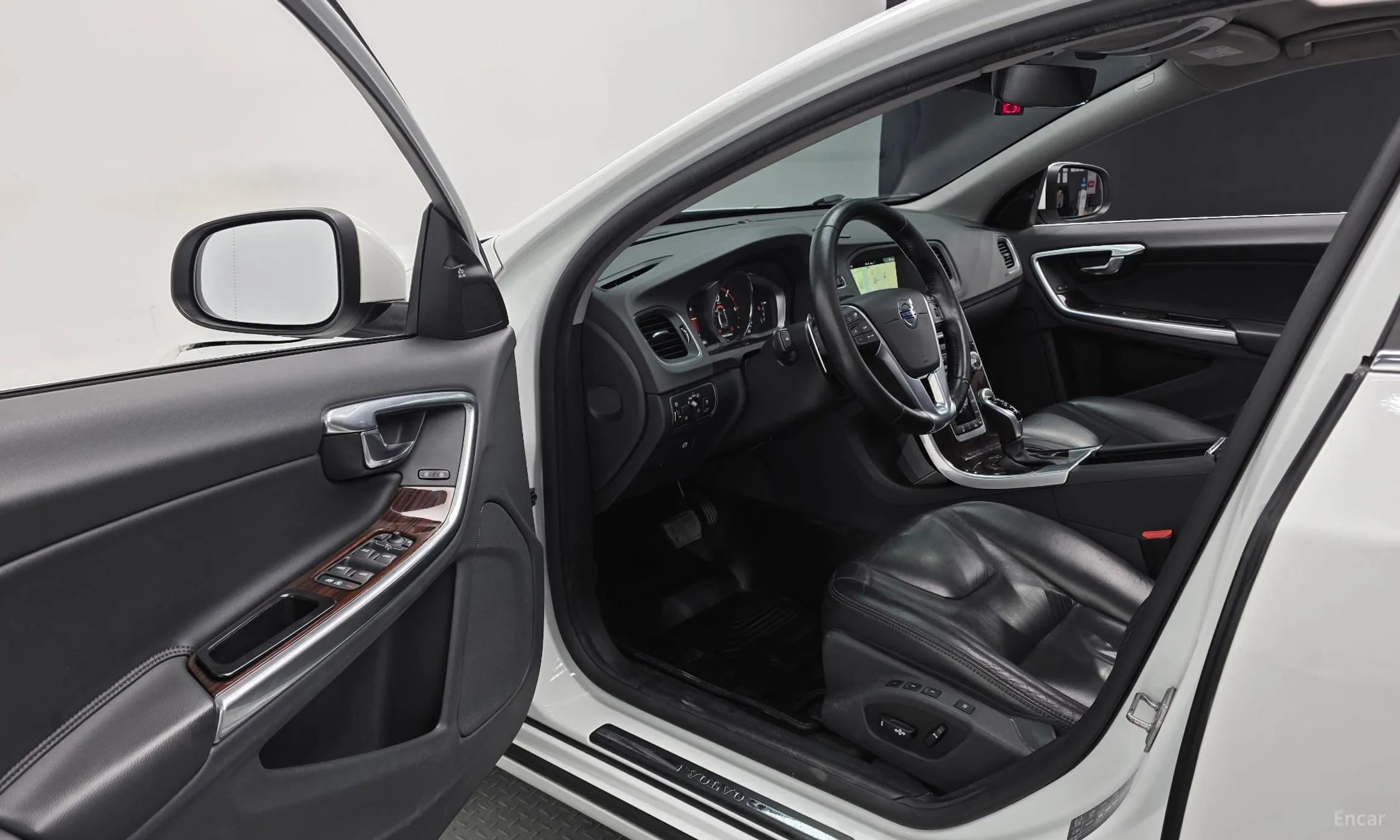 Volvo S60 превью 10