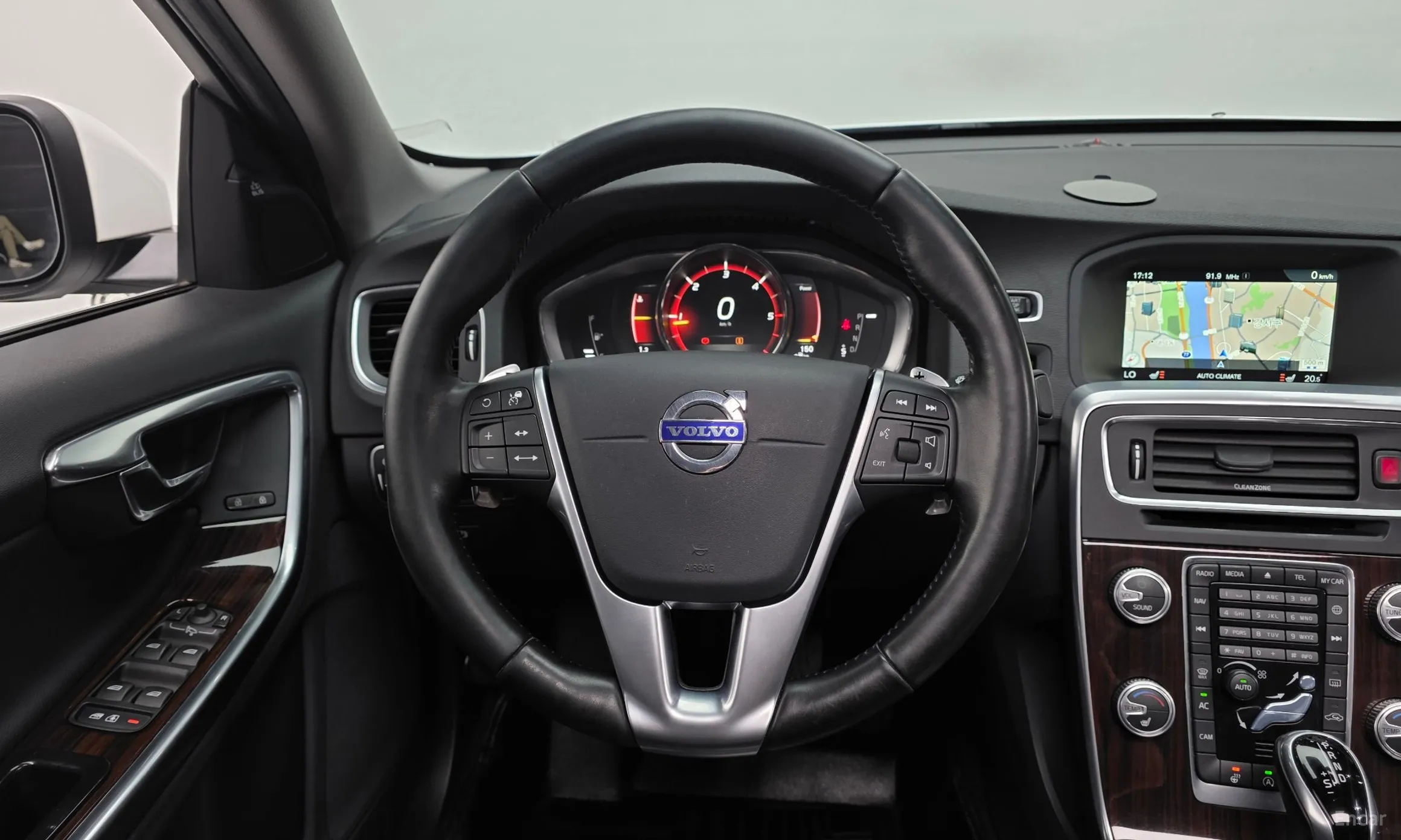 Volvo S60 превью 13