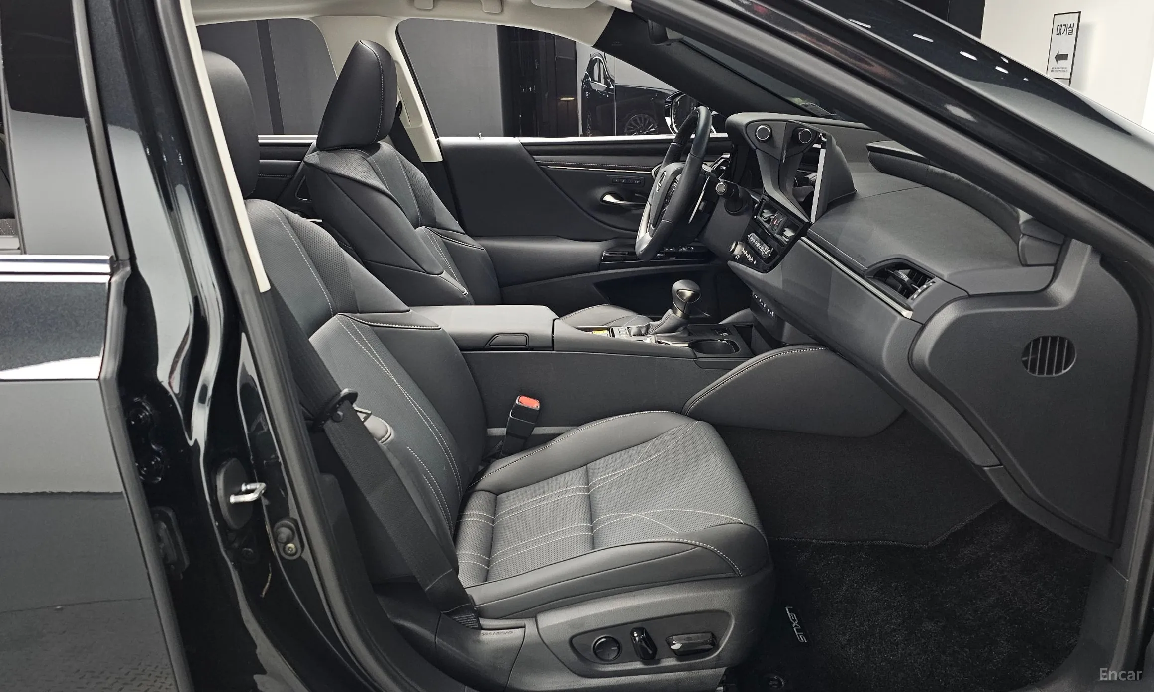 Lexus ES300h 7th Generation превью 11