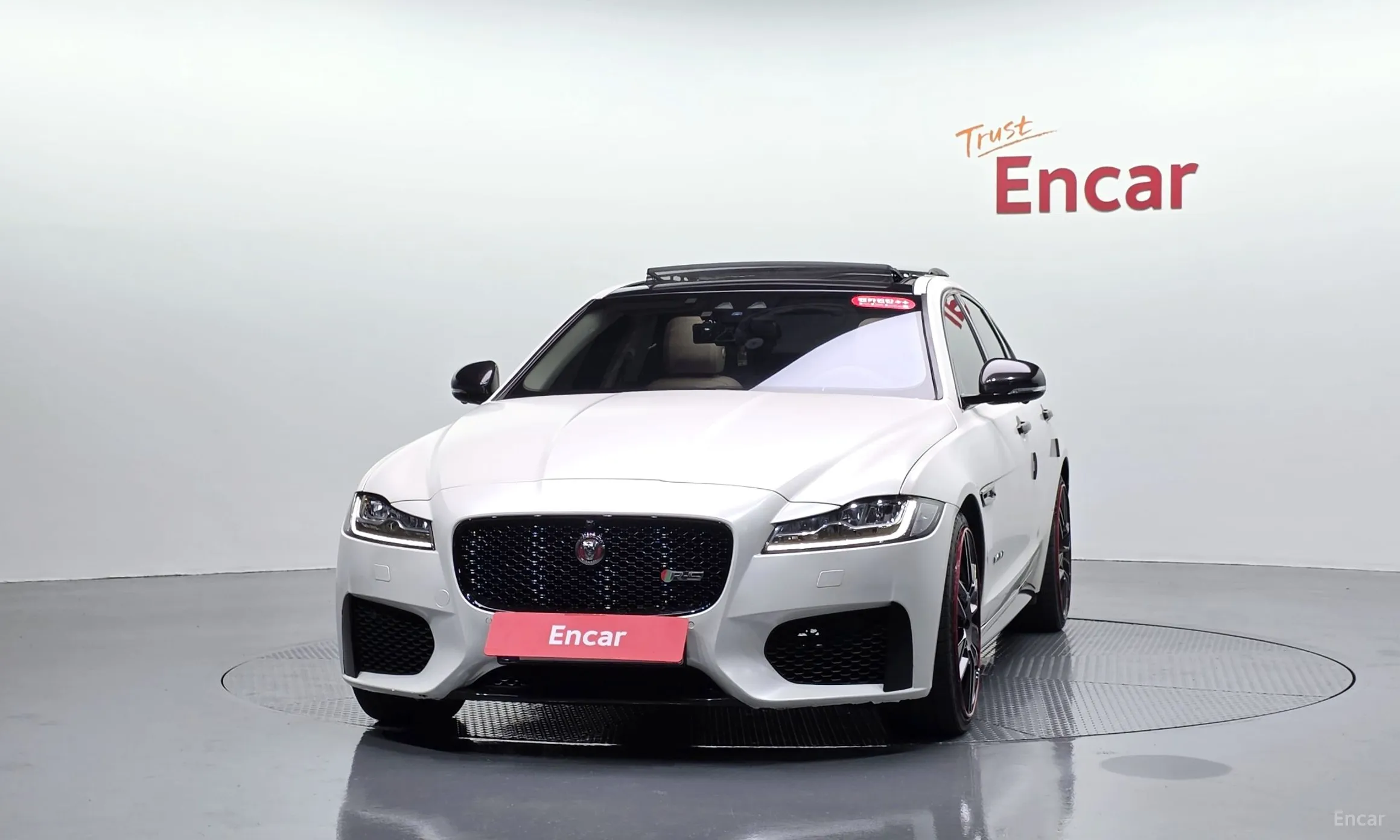Jaguar XF (x260) превью 3