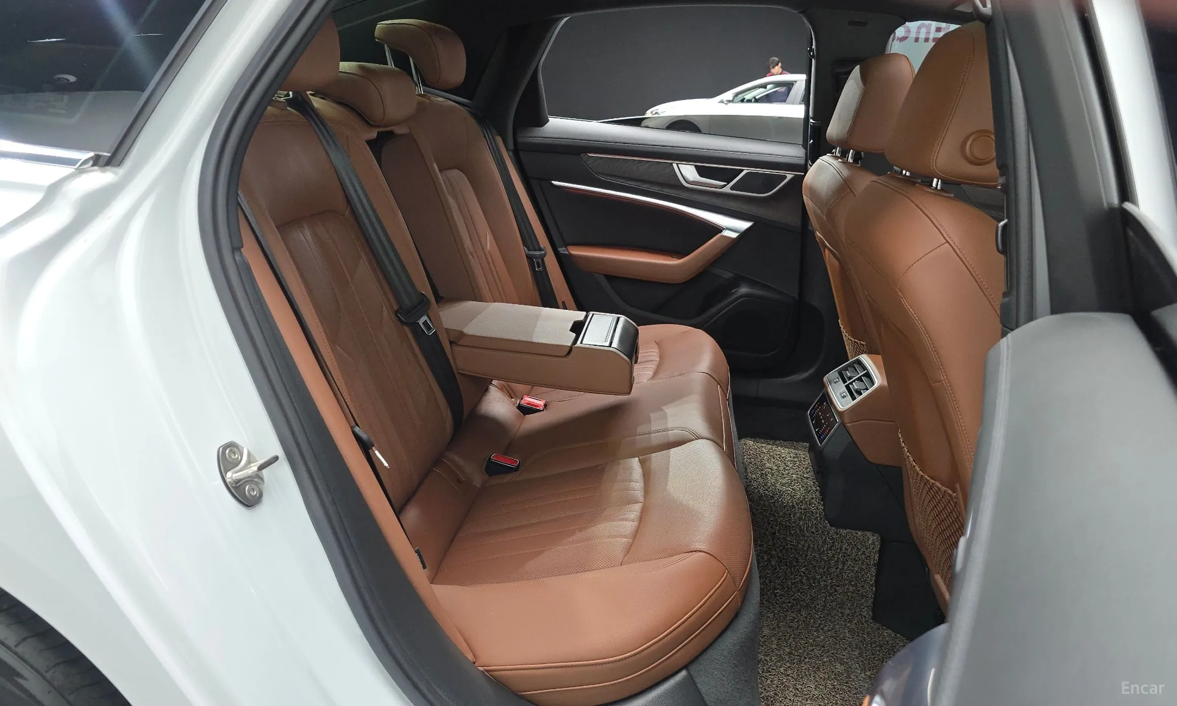 Audi A6 (C8) превью 11