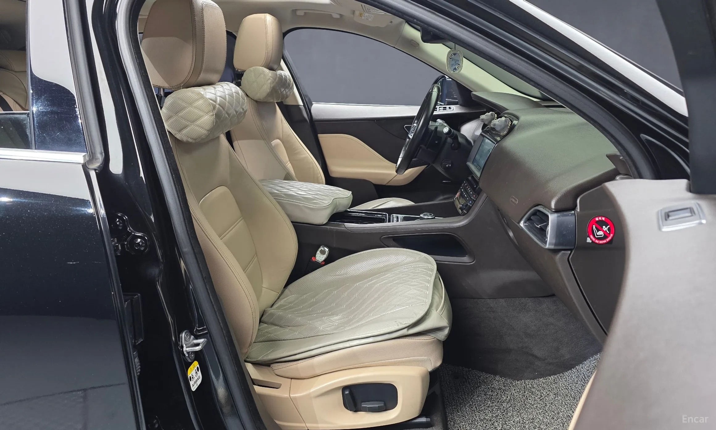 Jaguar F-PACE превью 11