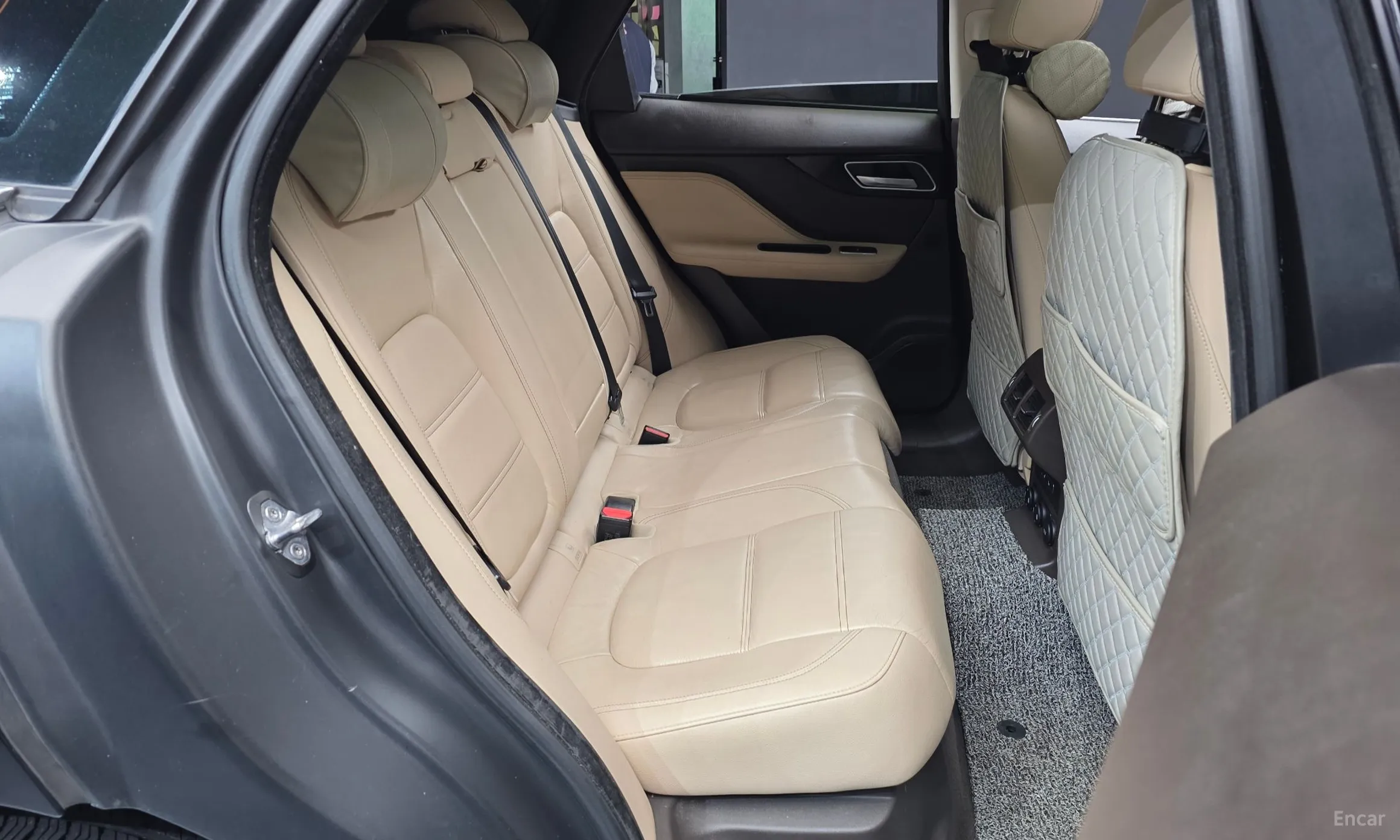Jaguar F-PACE превью 12