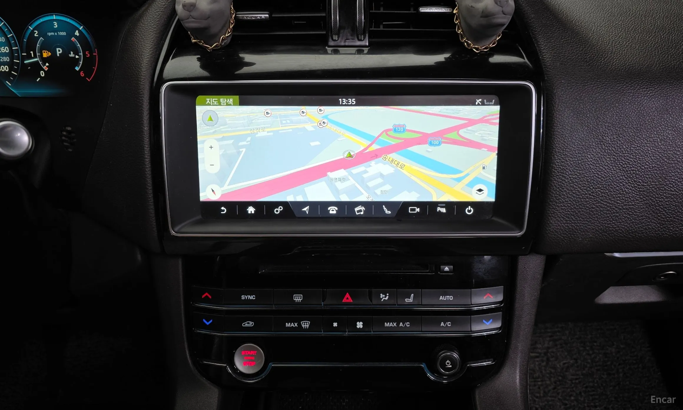 Jaguar F-PACE превью 14