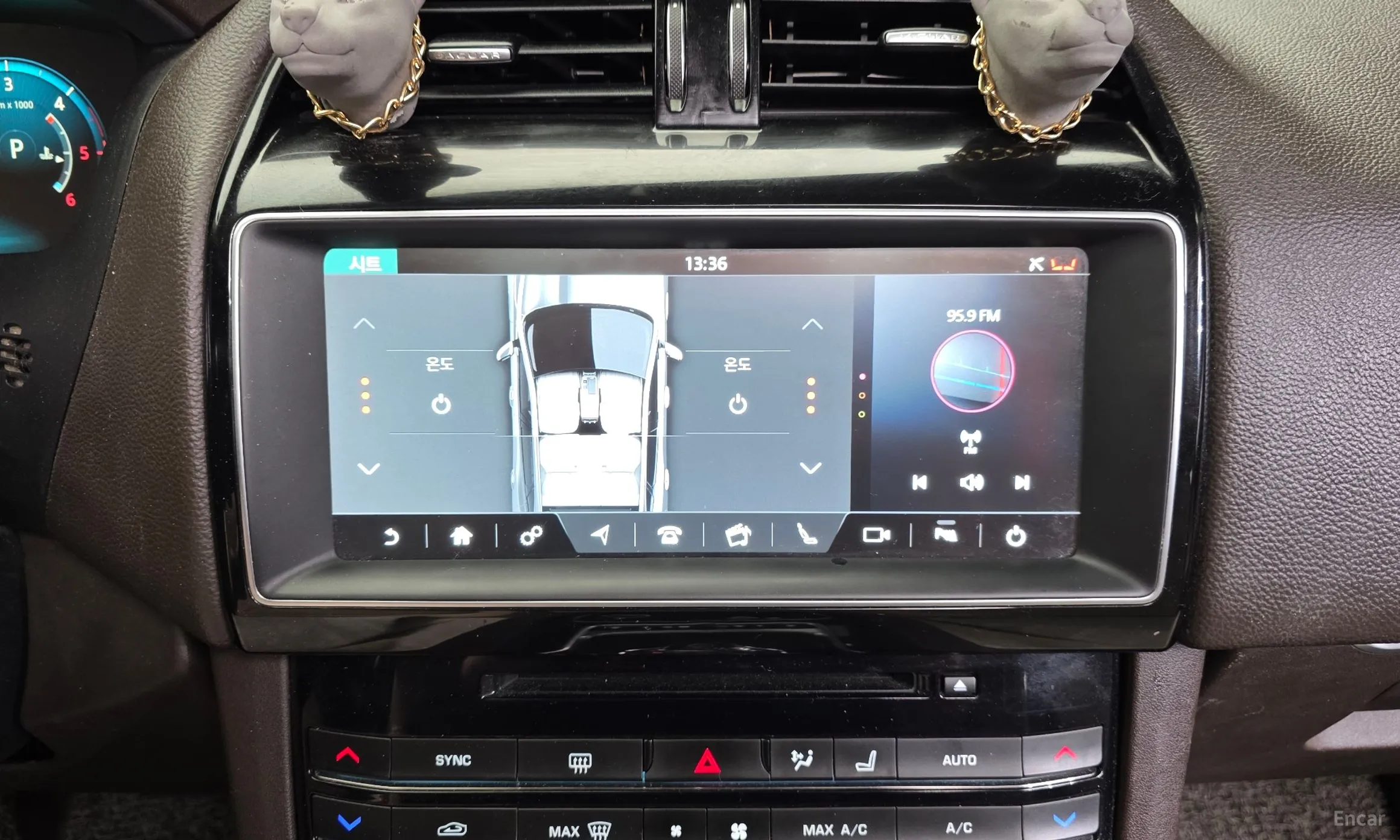 Jaguar F-PACE превью 16
