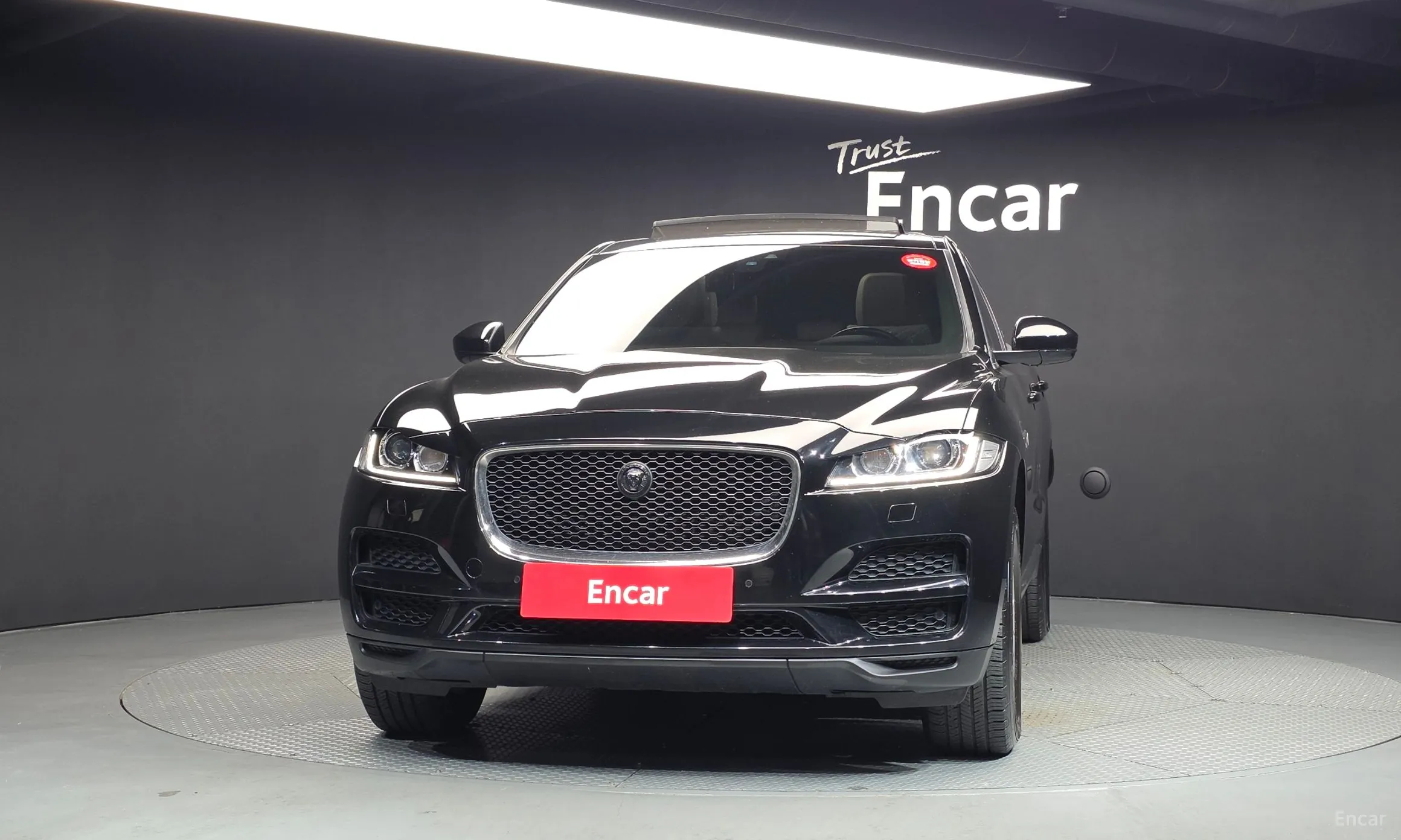 Jaguar F-PACE превью 3