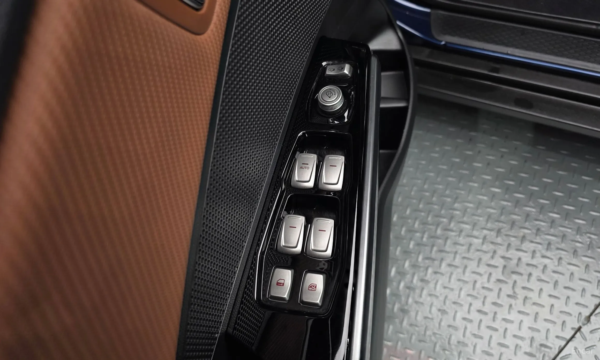 KG Mobility (SsangYong) Tivoli Armor превью 18