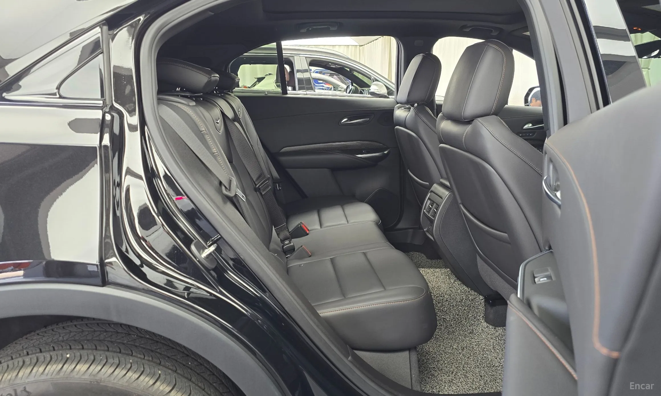 Cadillac XT4 превью 11