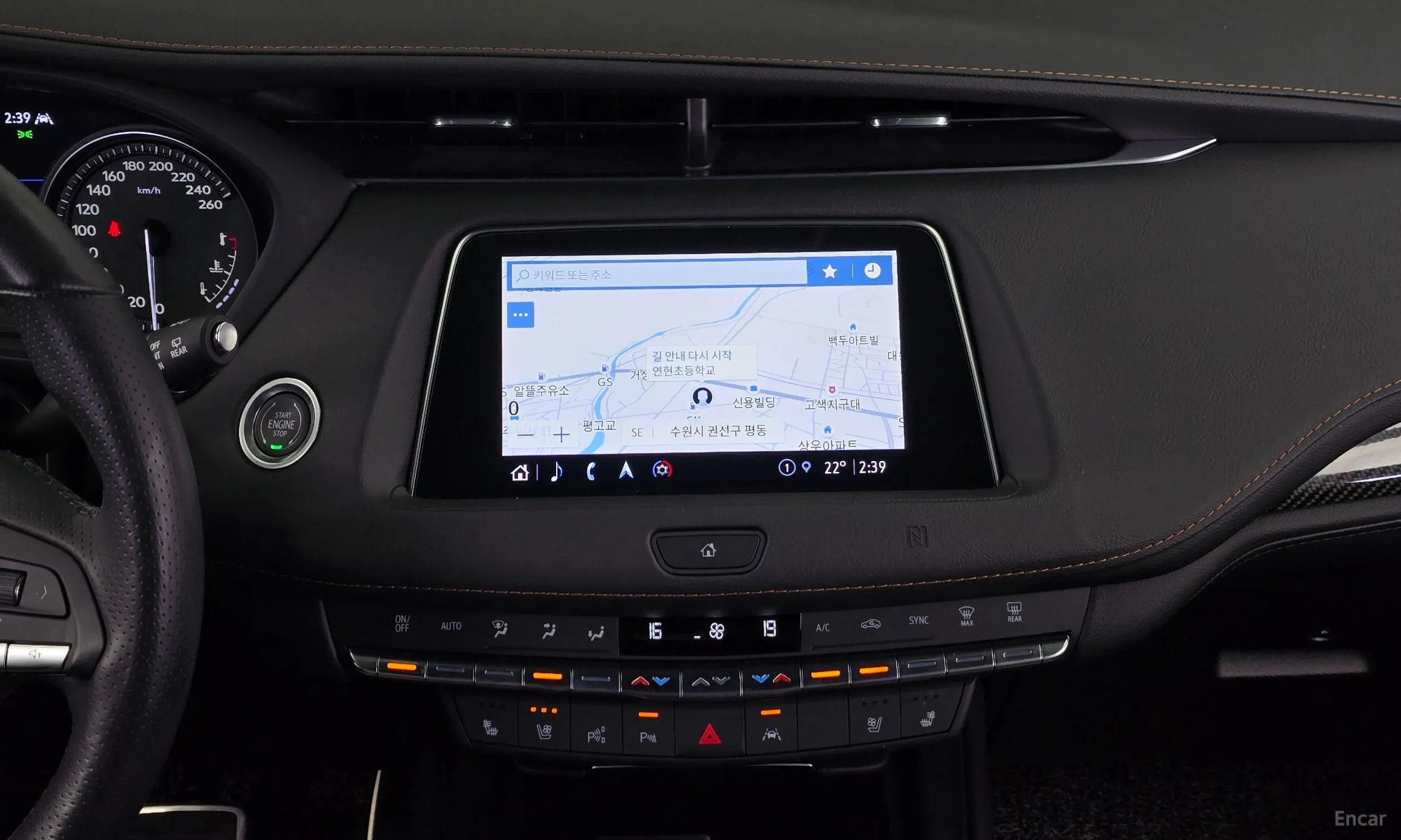 Cadillac XT4 превью 12