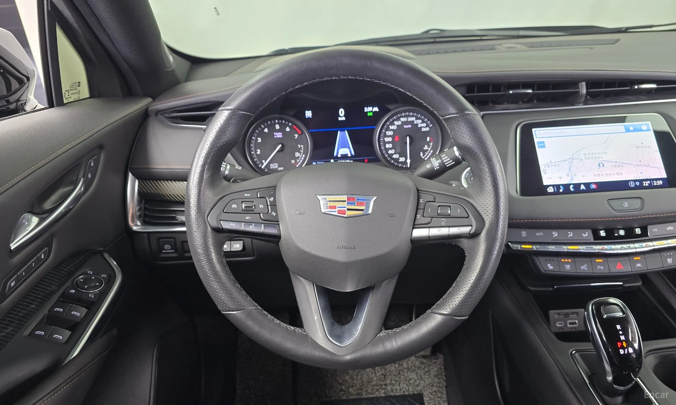 Cadillac XT4 превью 13