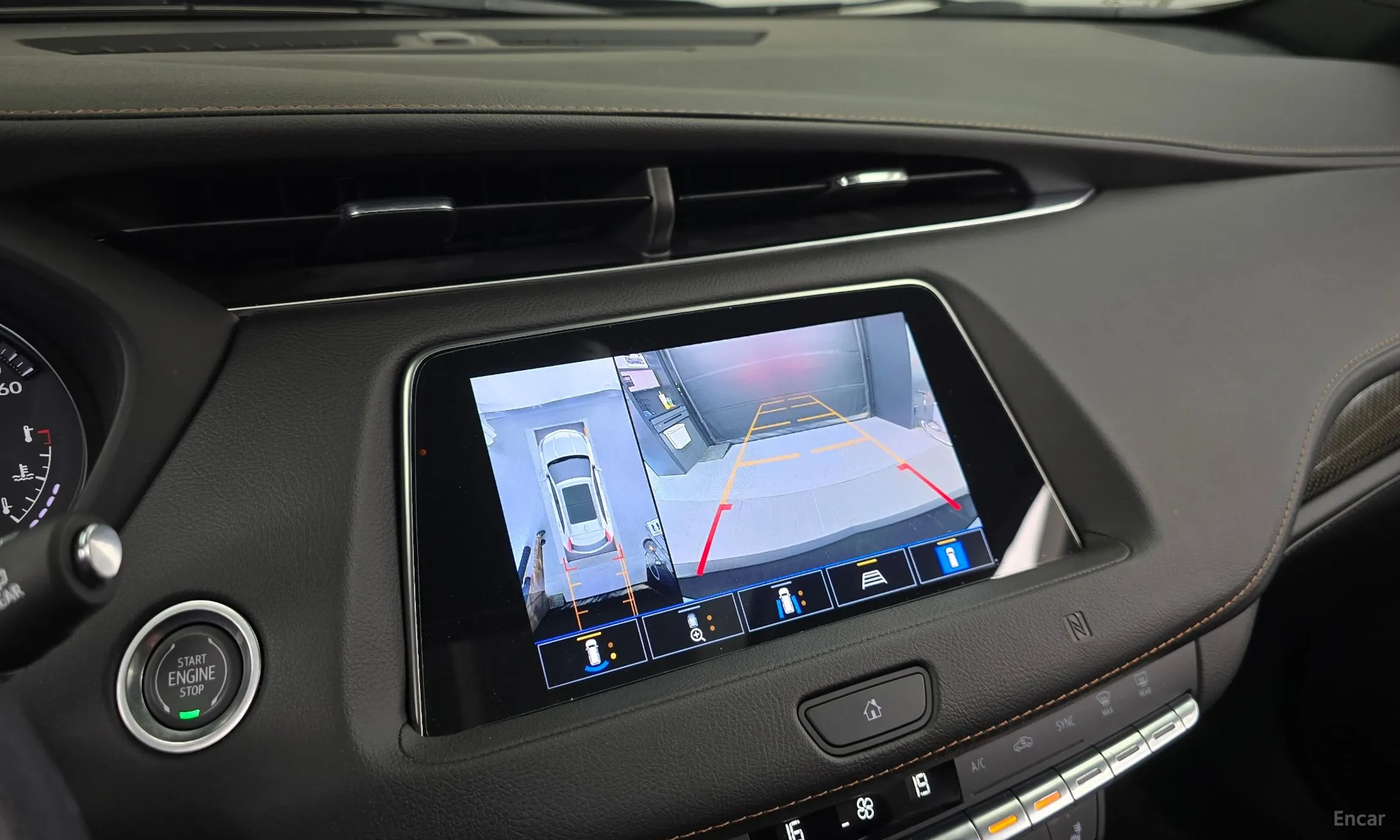 Cadillac XT4 превью 14