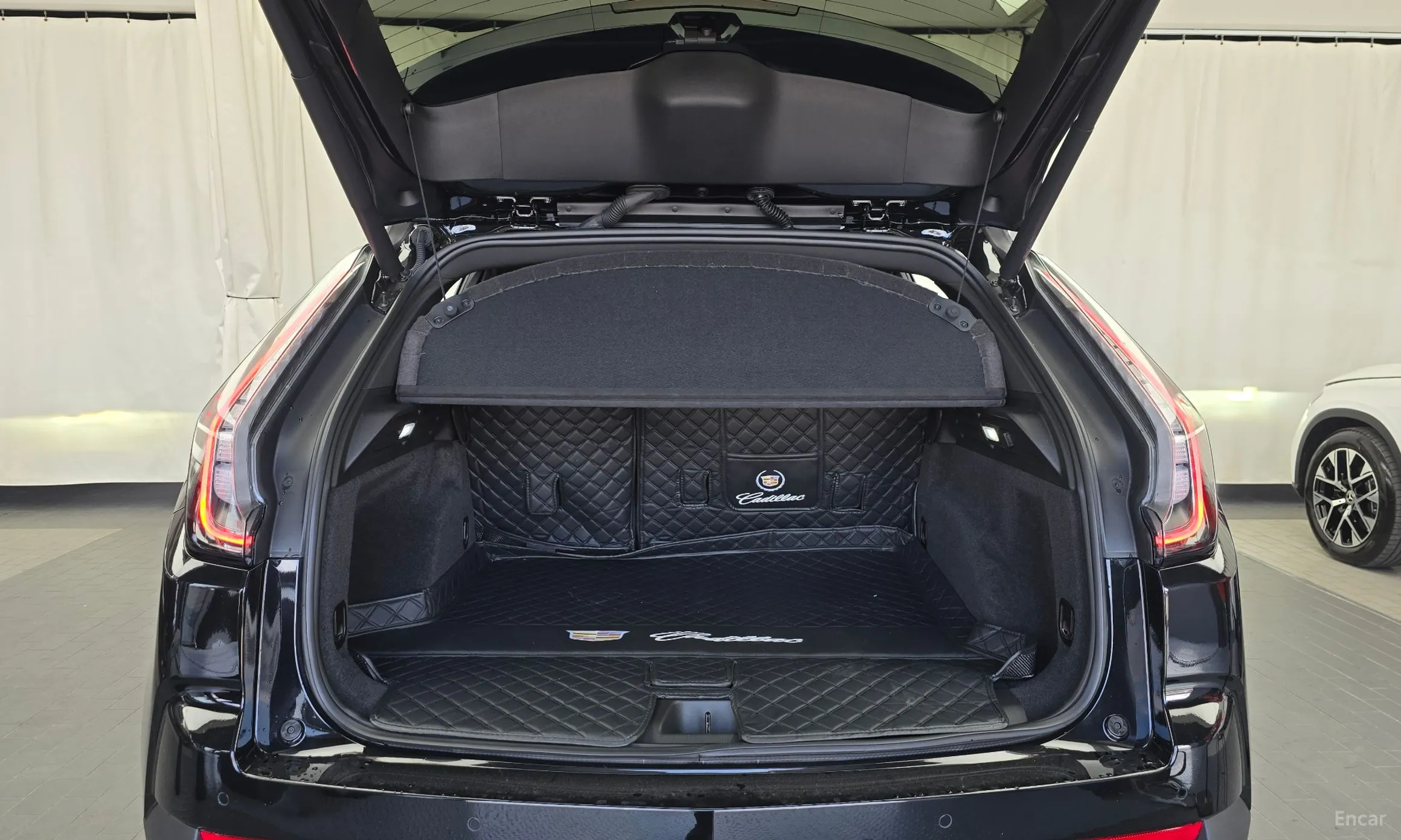Cadillac XT4 превью 18