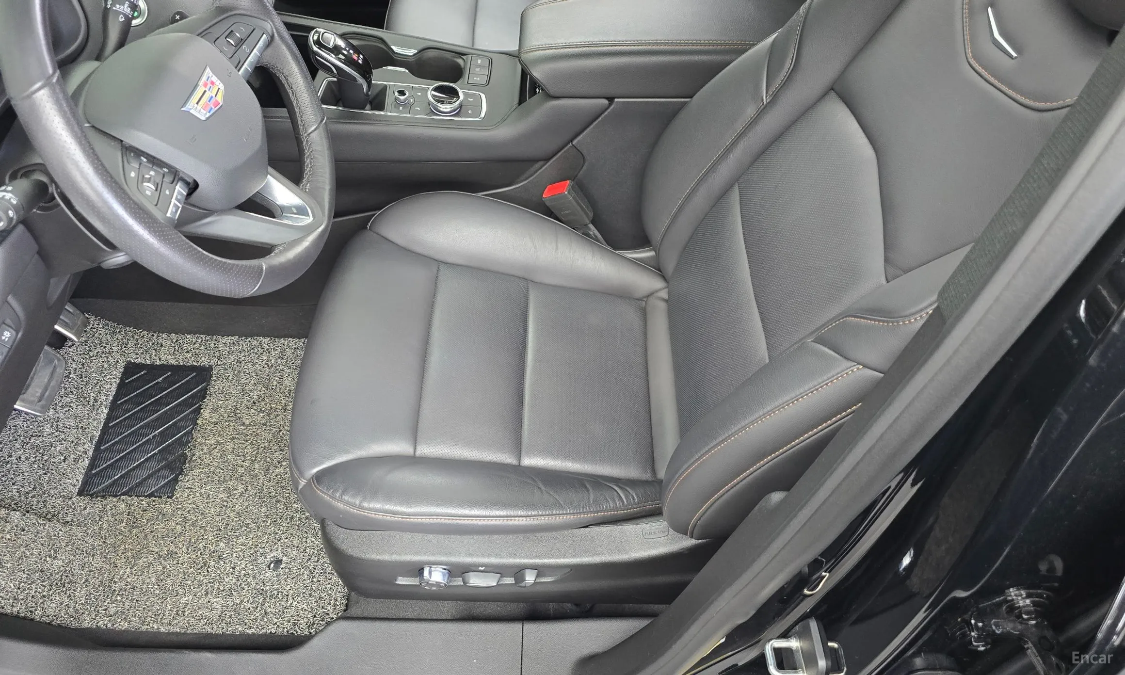 Cadillac XT4 превью 19