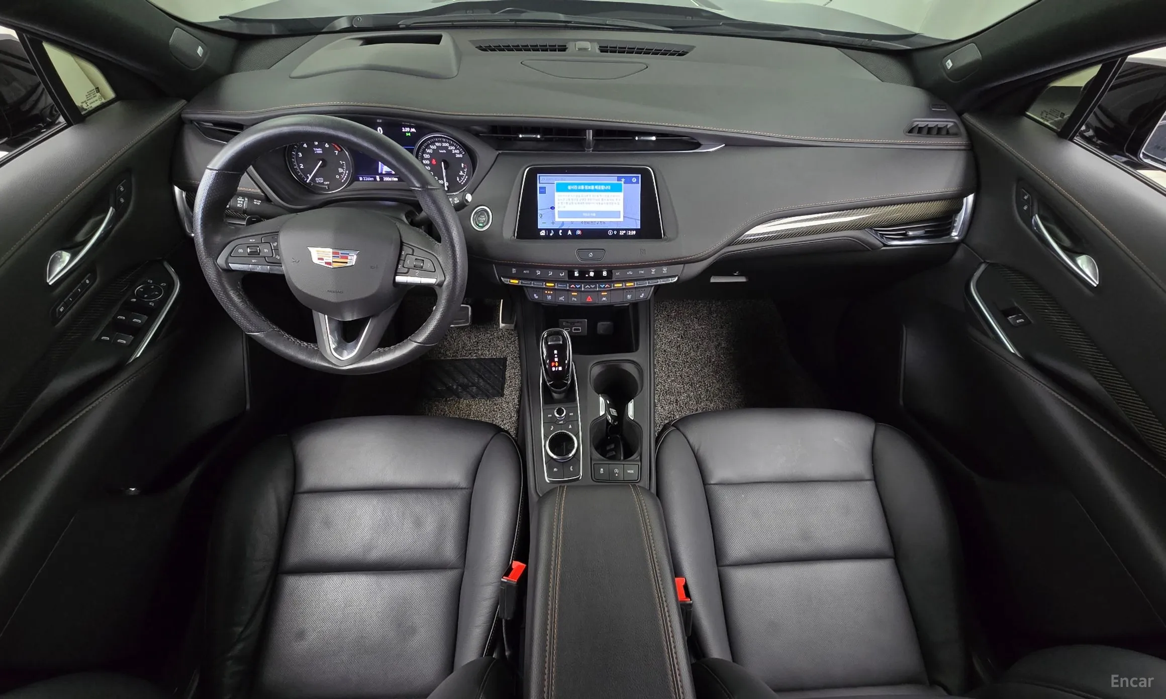 Cadillac XT4 превью 7