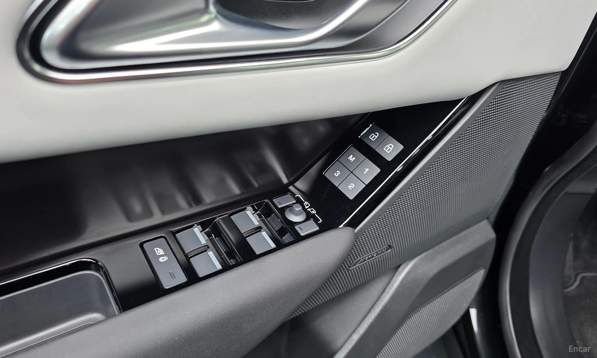Land Rover Range Rover Bella превью 17