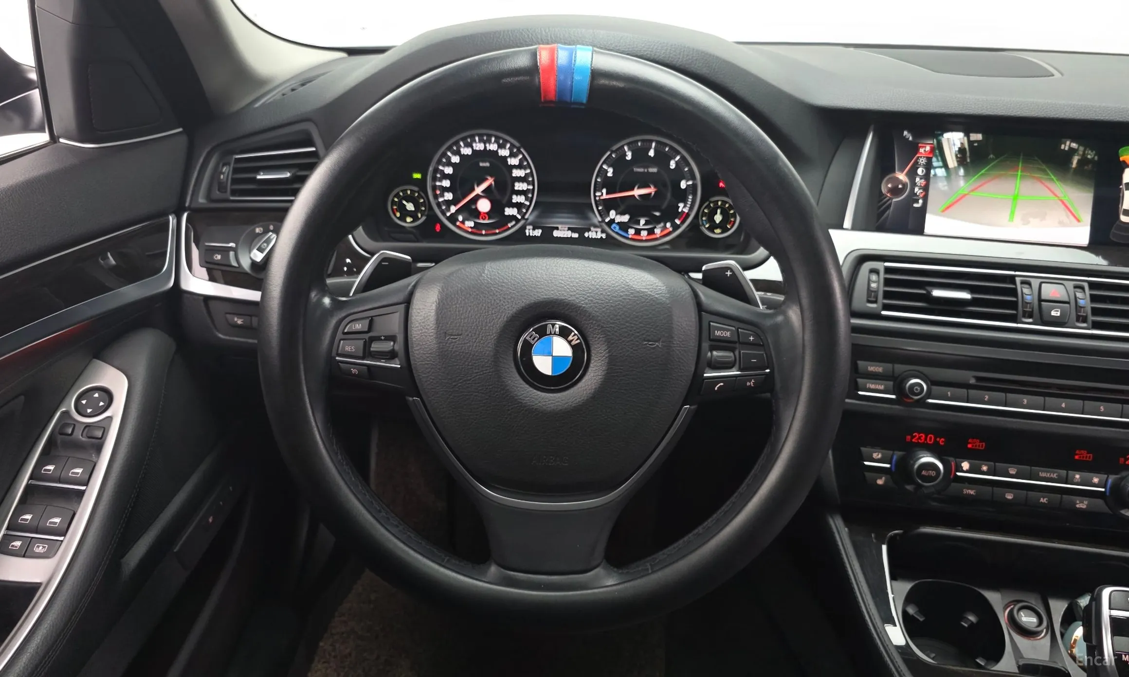BMW 5 Series (F10) превью 14