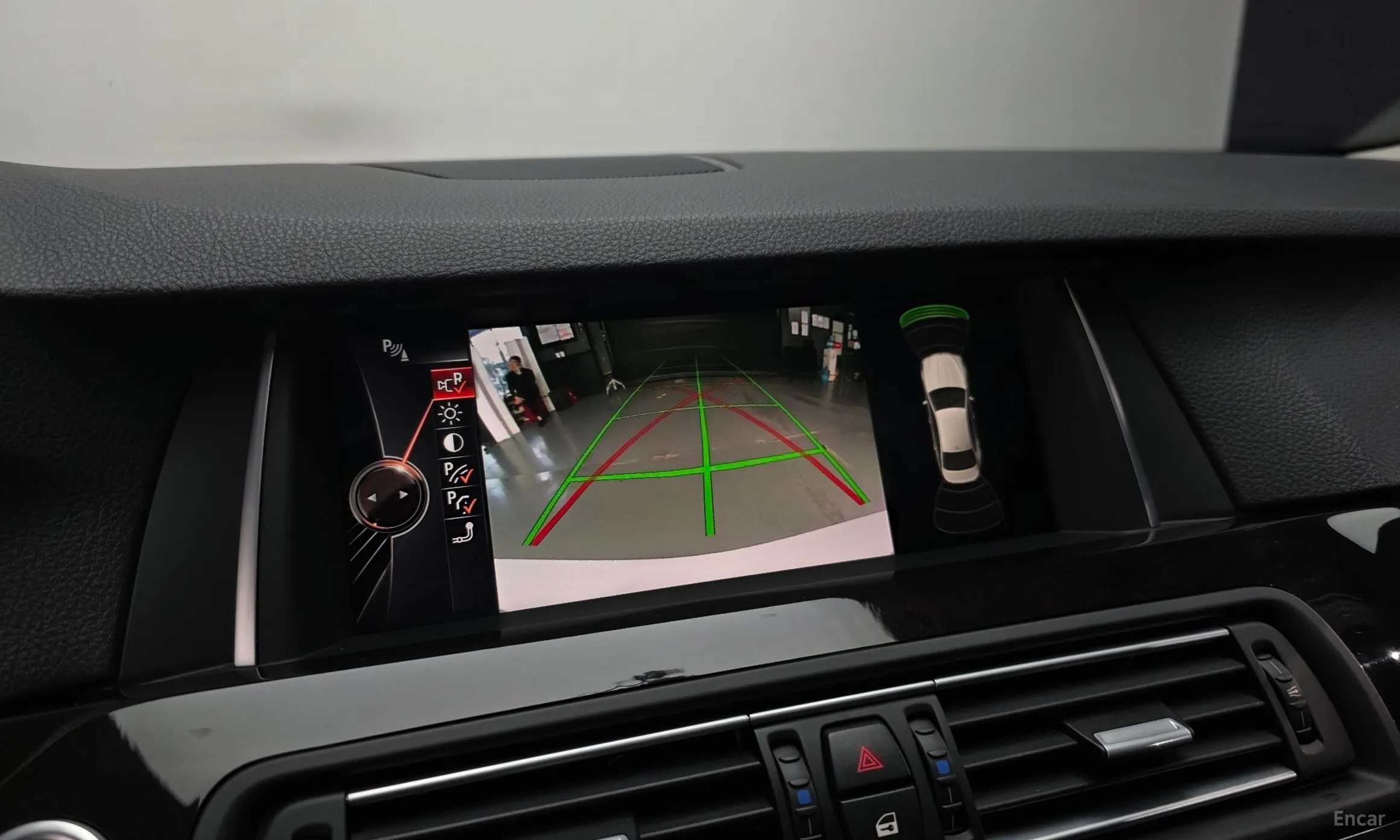 BMW 5 Series (F10) превью 16