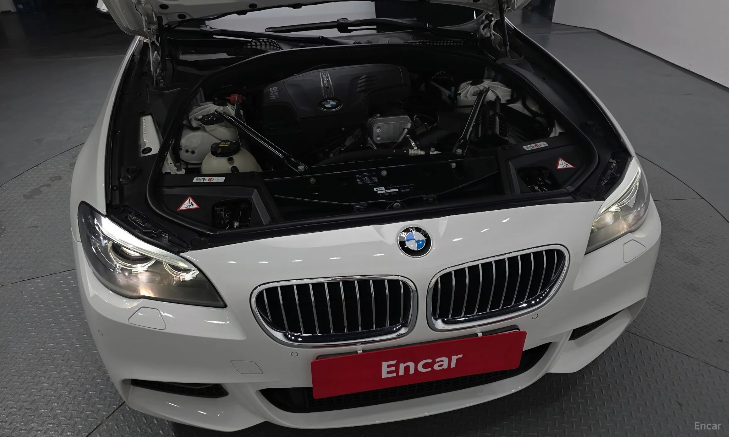 BMW 5 Series (F10) превью 6