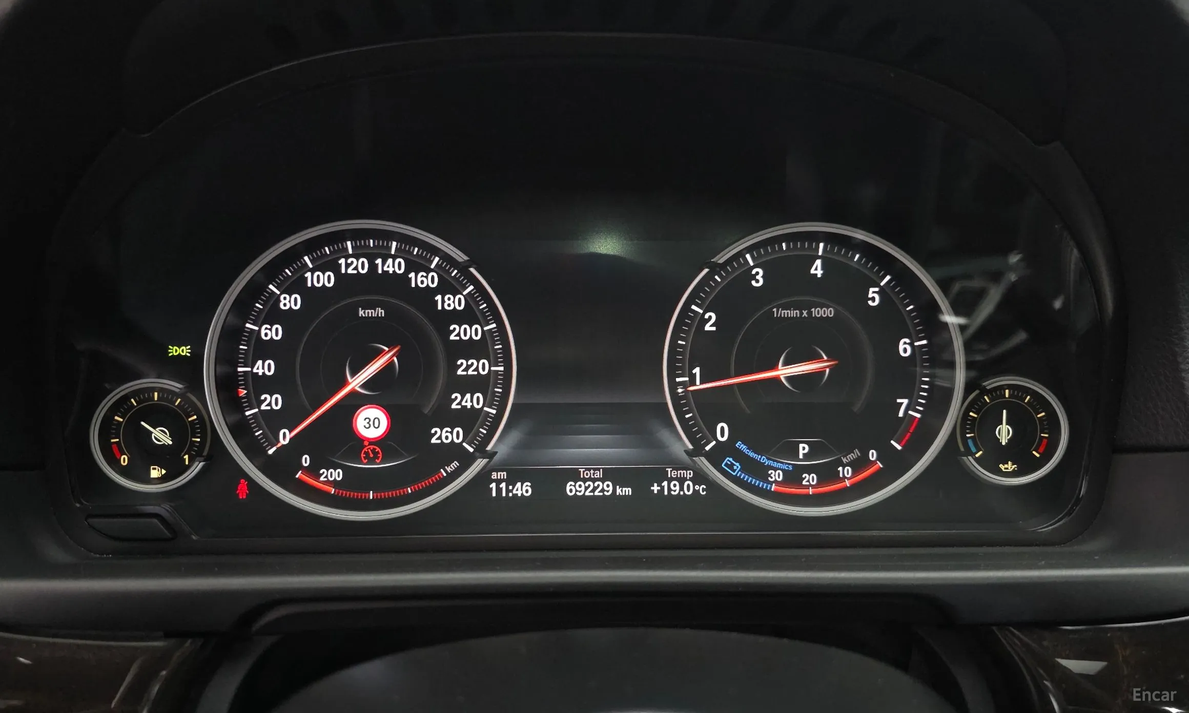 BMW 5 Series (F10) превью 8