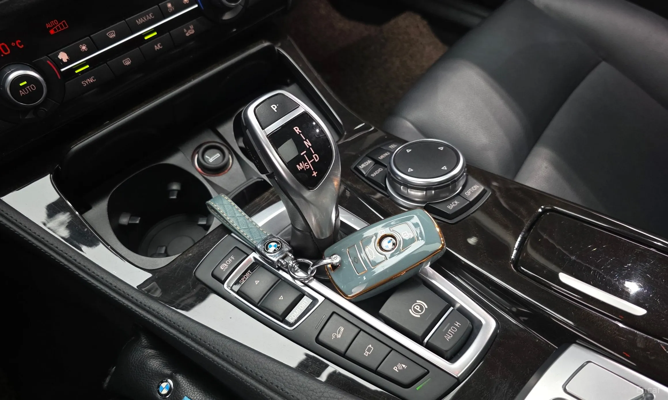BMW 5 Series (F10) превью 9