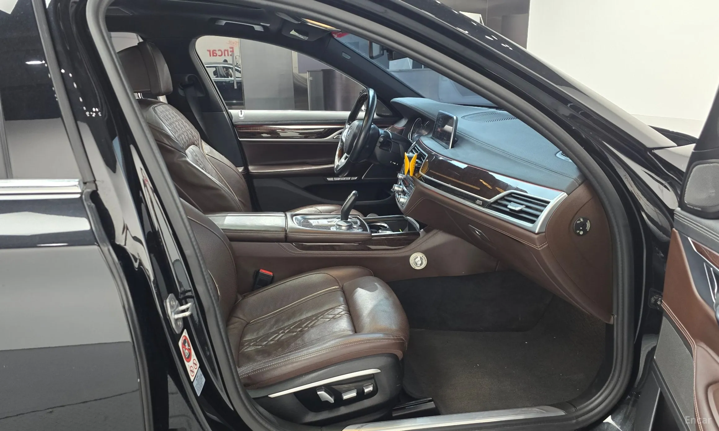 BMW 7 Series (G11) превью 10