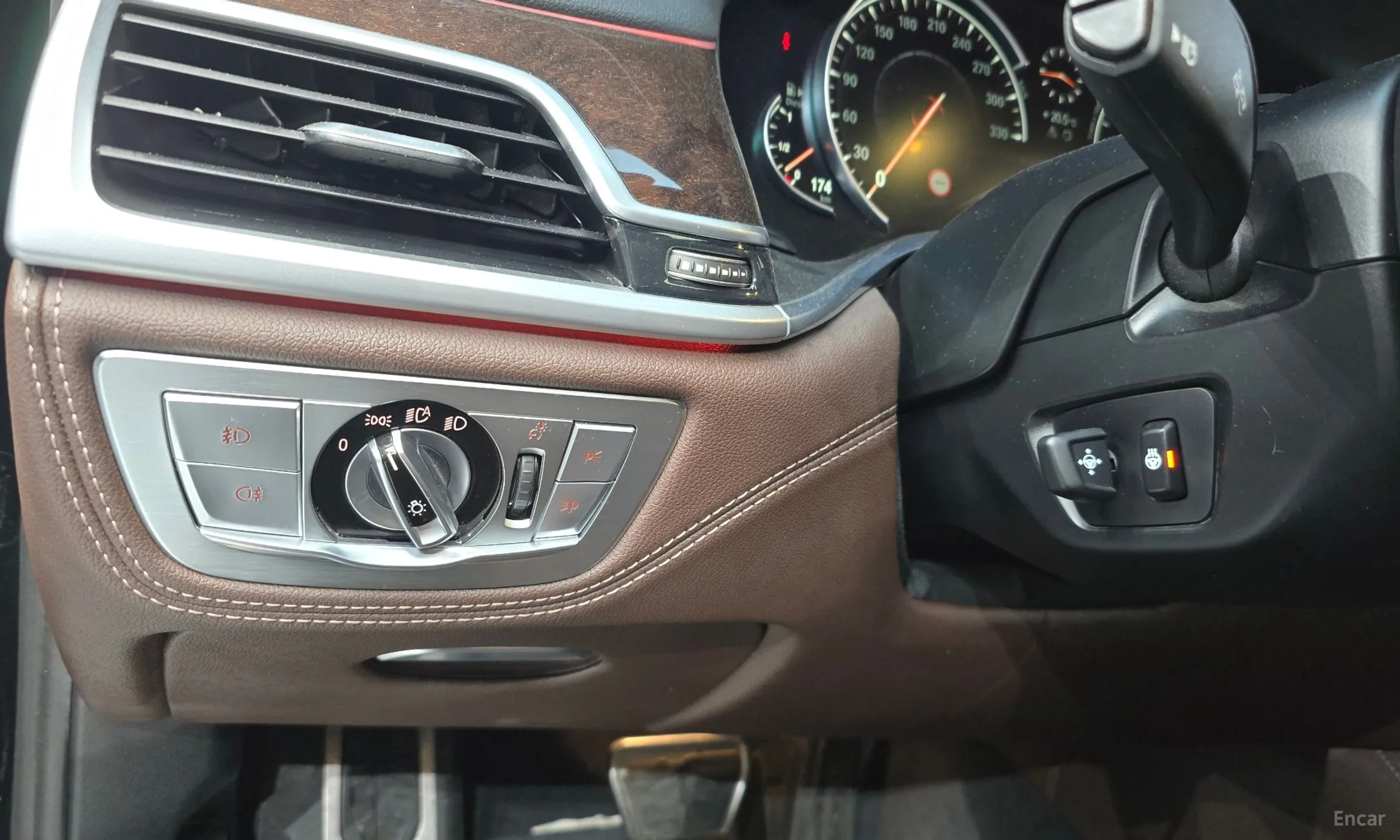 BMW 7 Series (G11) превью 16