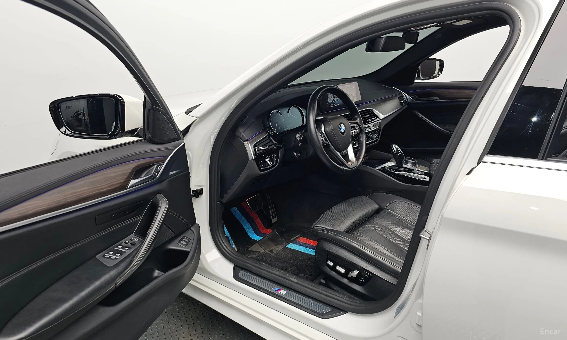 BMW 5 Series (G30) превью 10