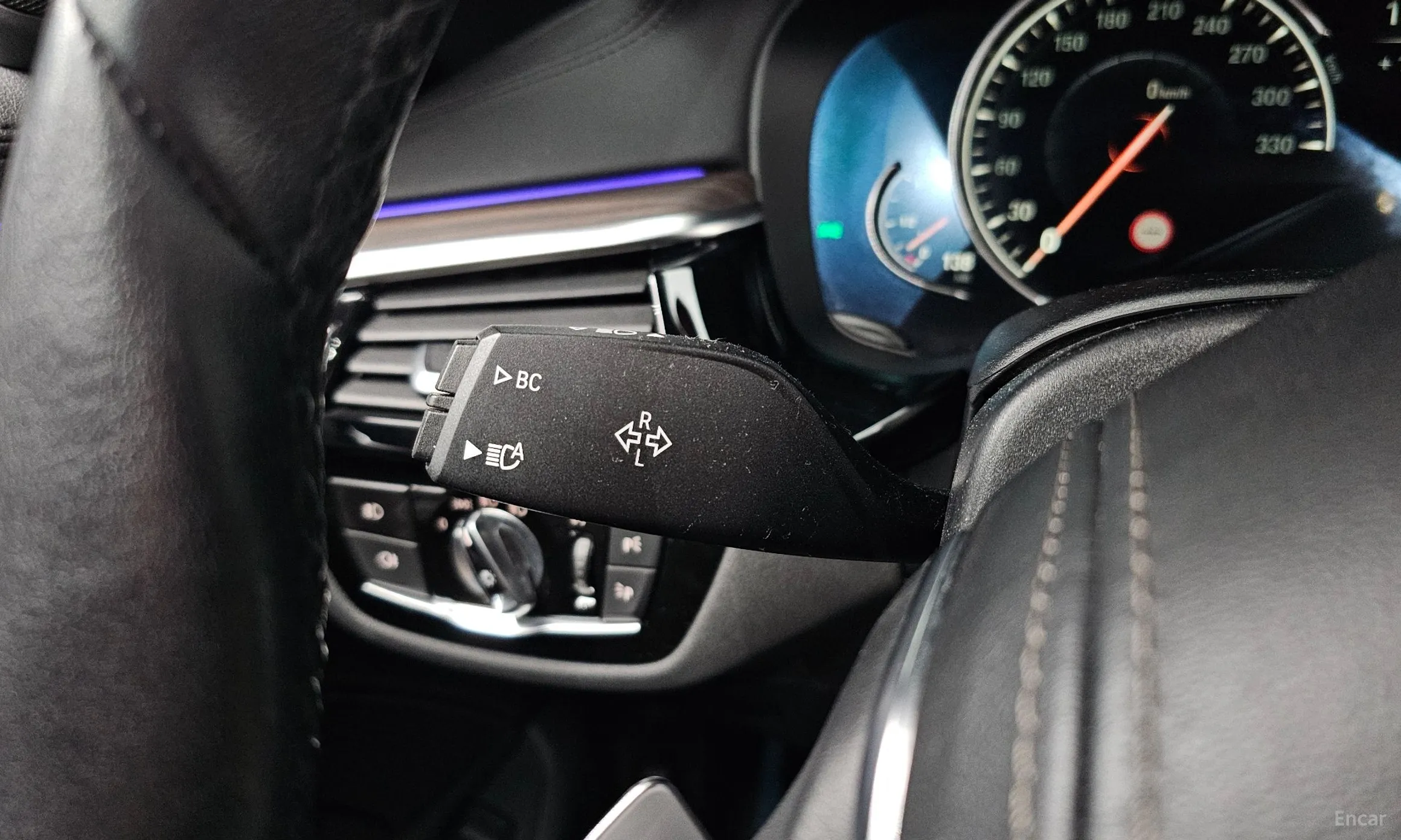 BMW 5 Series (G30) превью 15