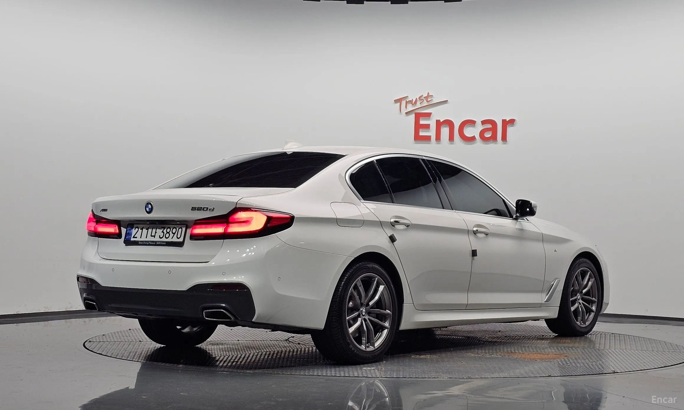 BMW 5 Series (G30) превью 2