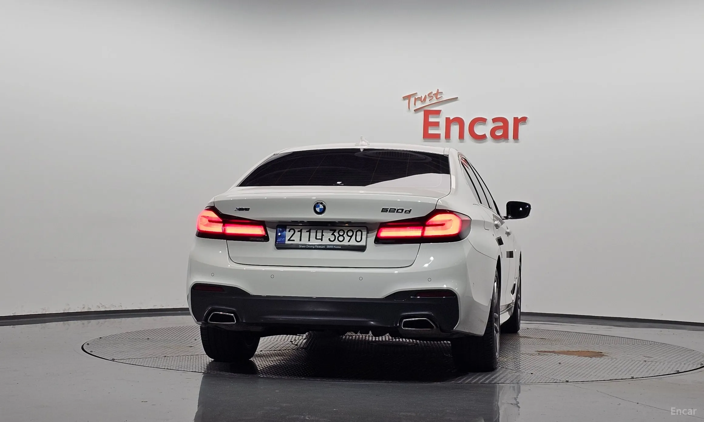 BMW 5 Series (G30) превью 4