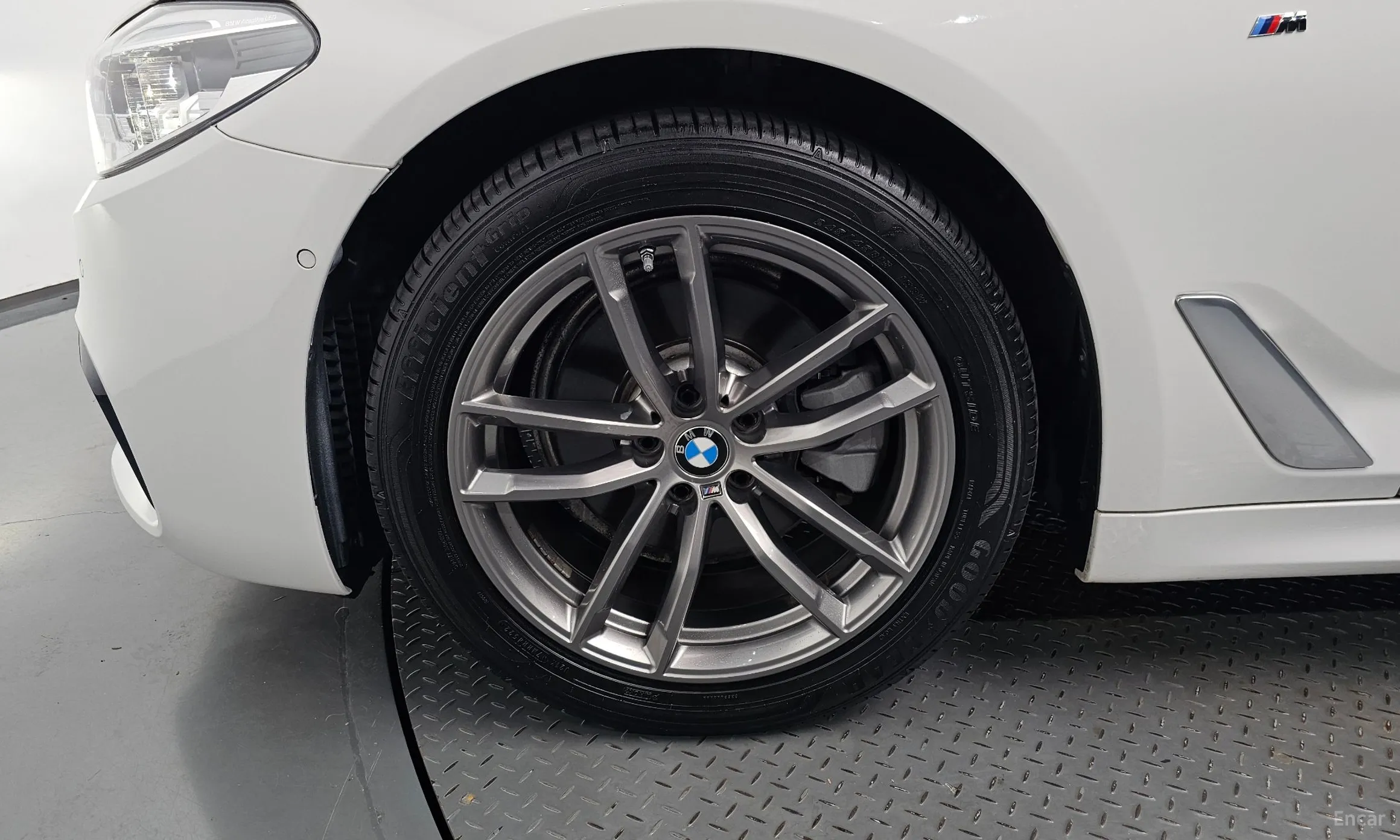 BMW 5 Series (G30) превью 5