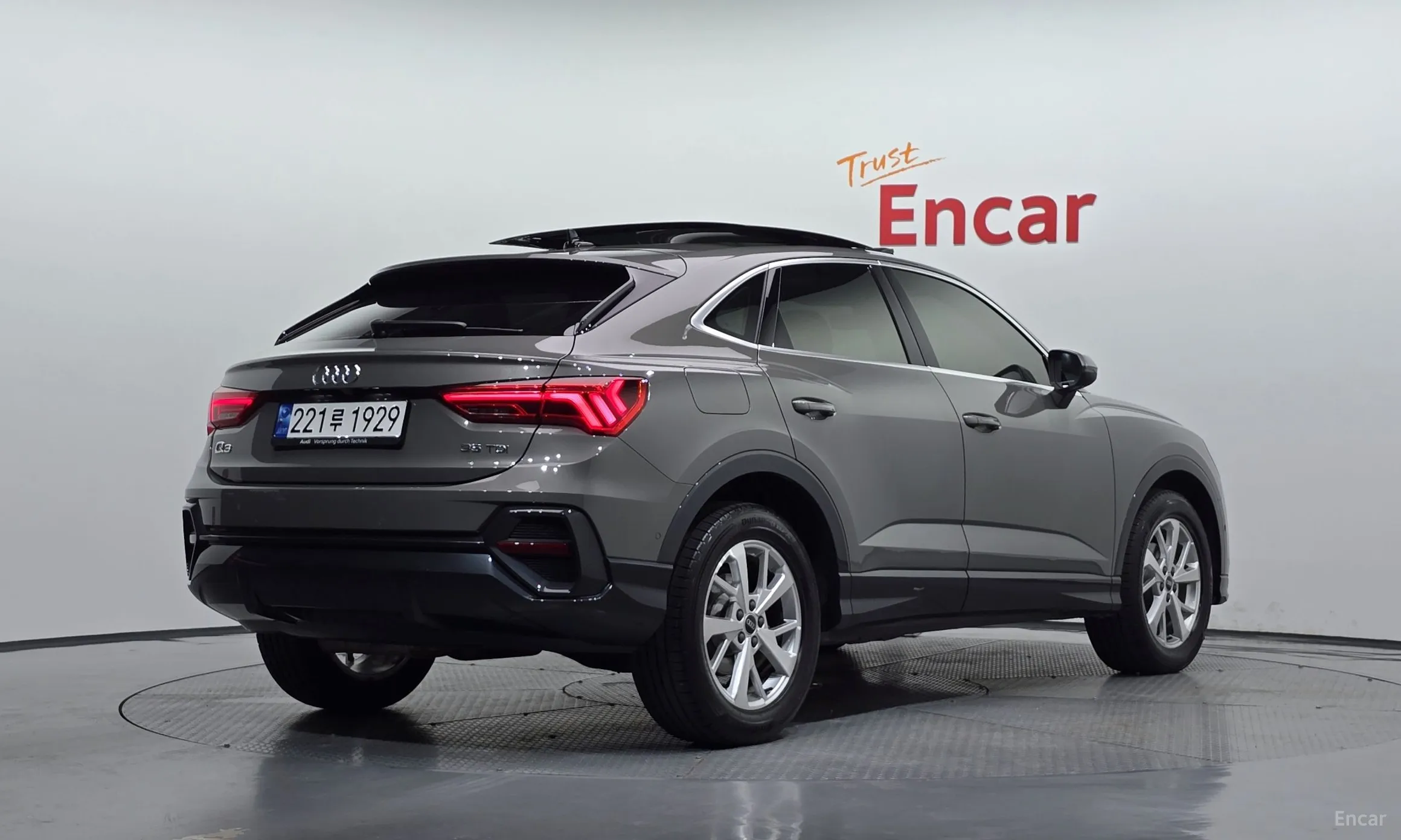 Audi Q3 (F3)