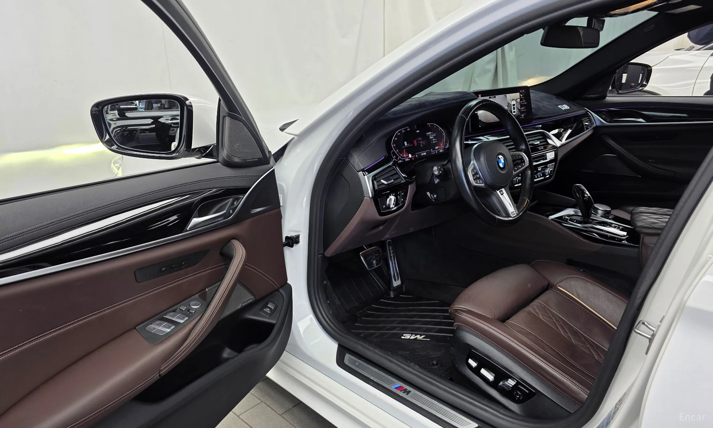 BMW 5 Series (G30) превью 10