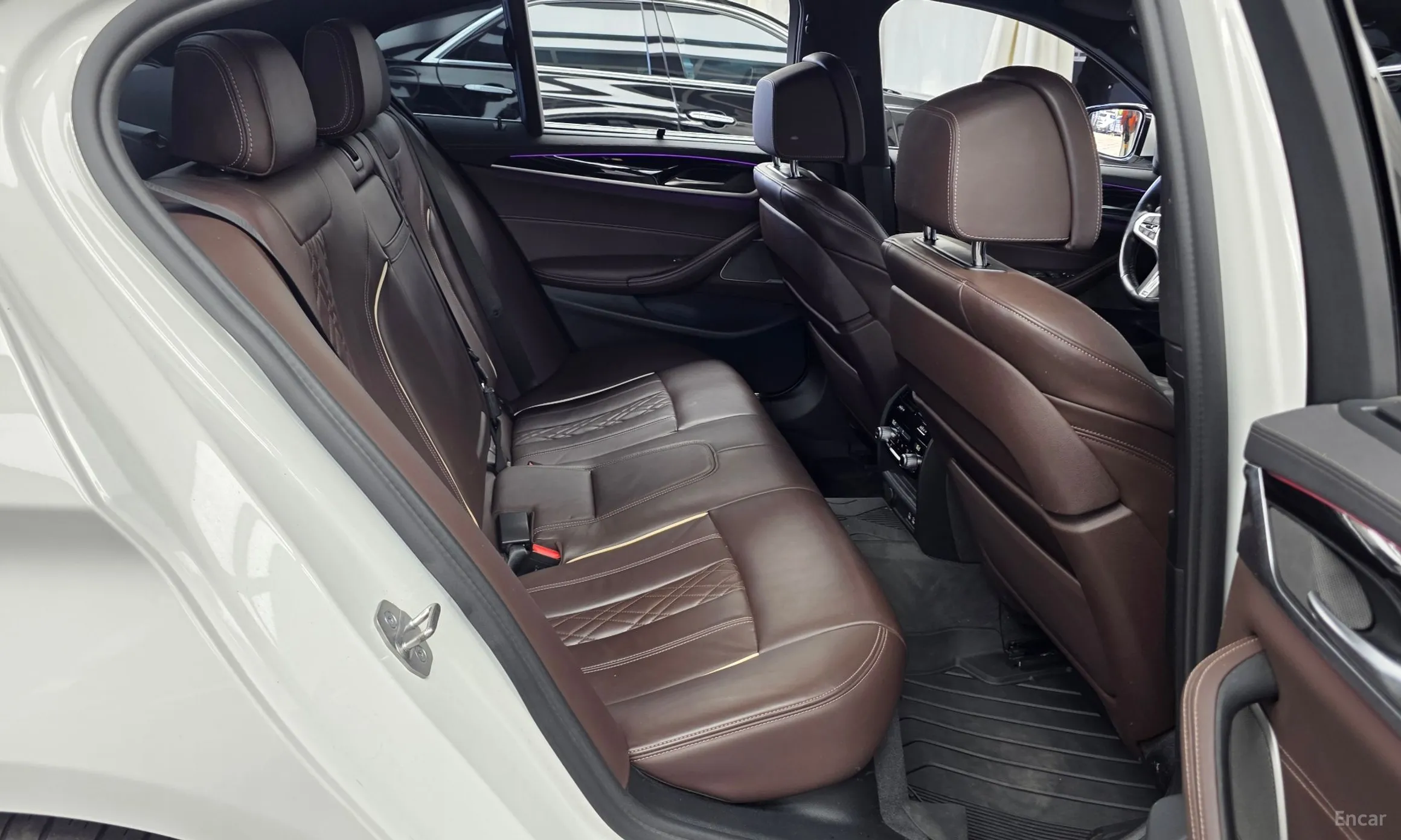 BMW 5 Series (G30) превью 12