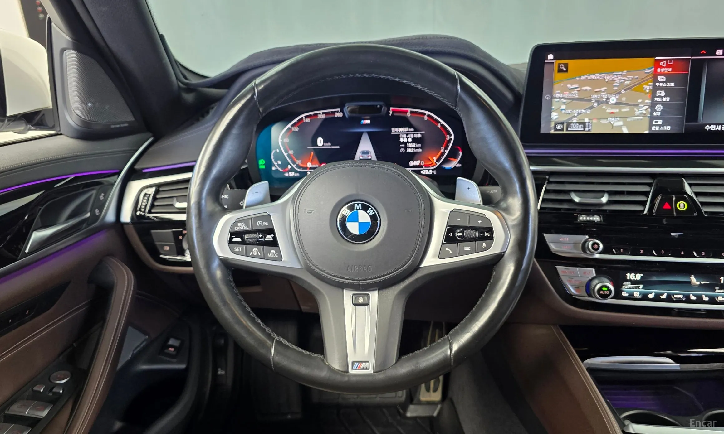 BMW 5 Series (G30) превью 13