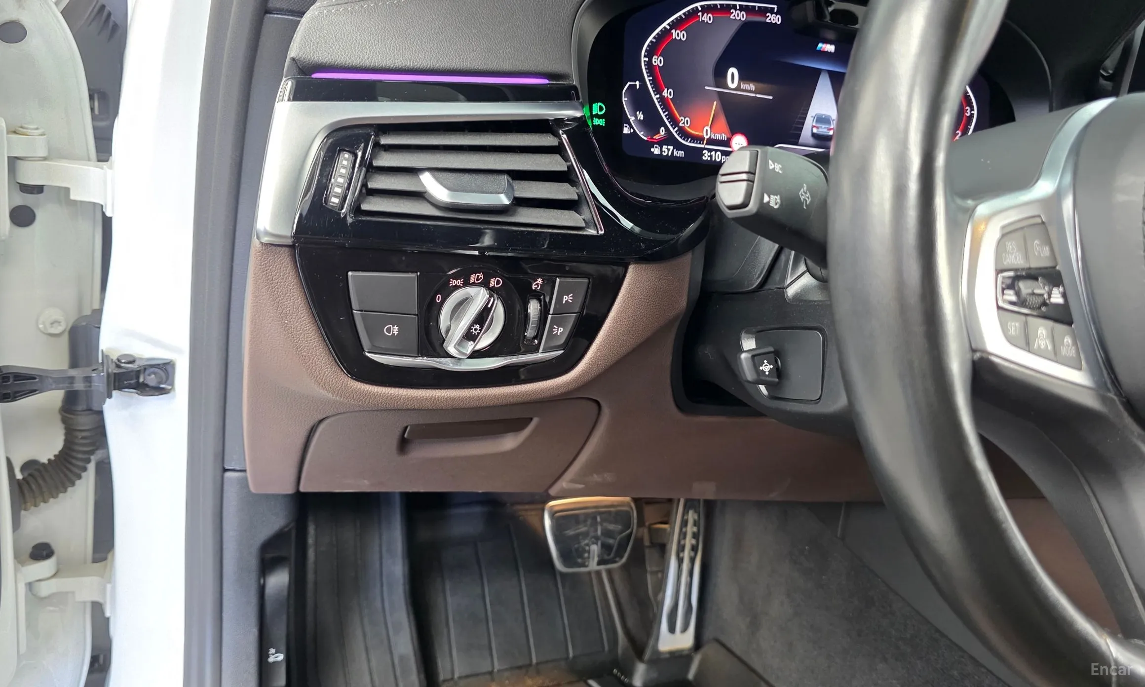 BMW 5 Series (G30) превью 16
