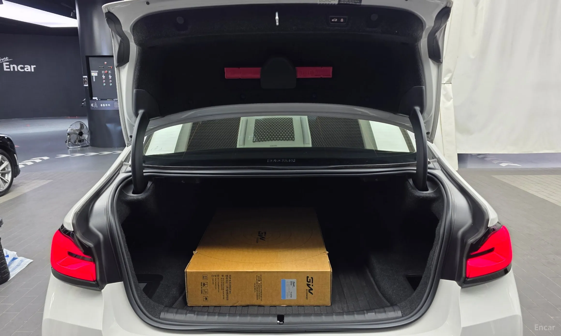 BMW 5 Series (G30) превью 20