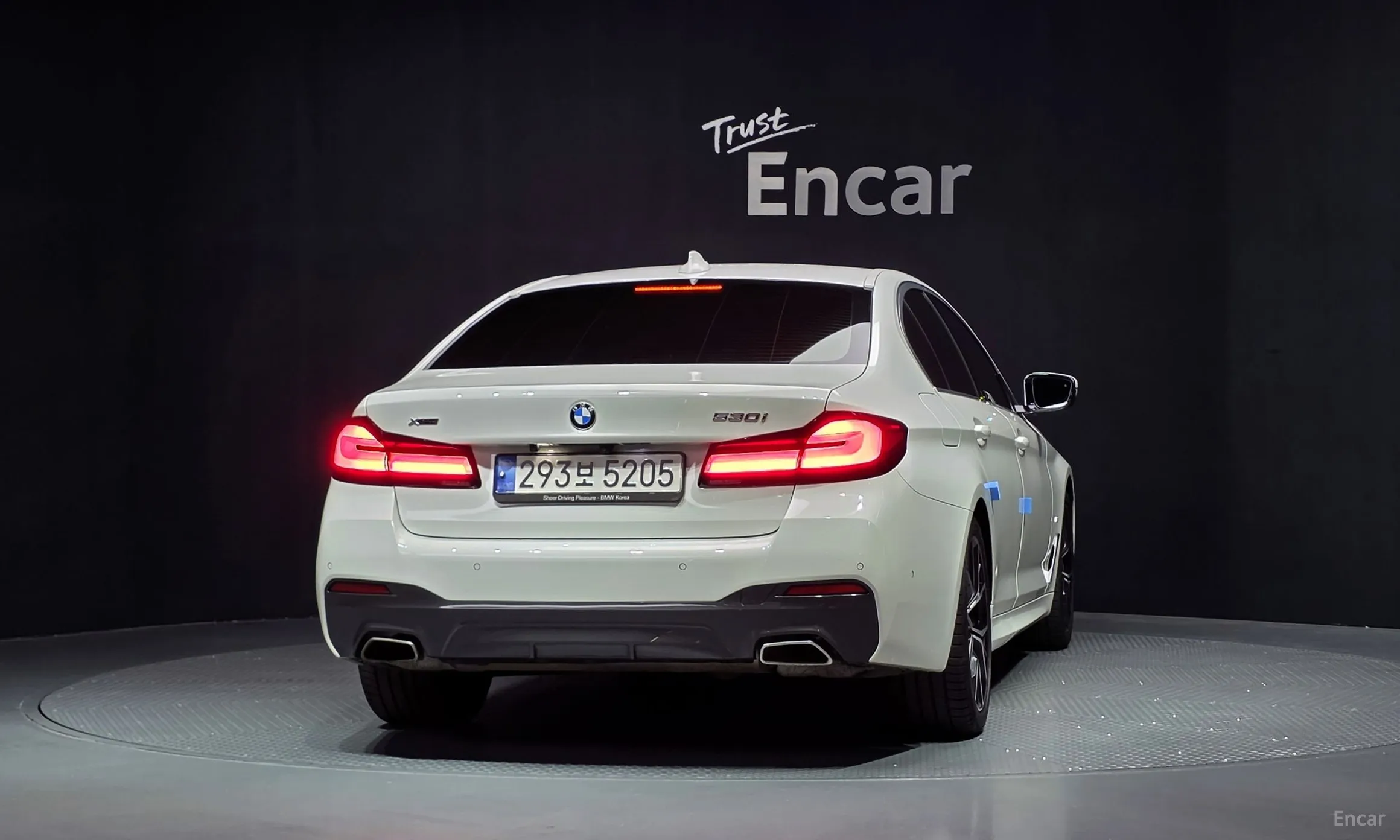 BMW 5 Series (G30) превью 4