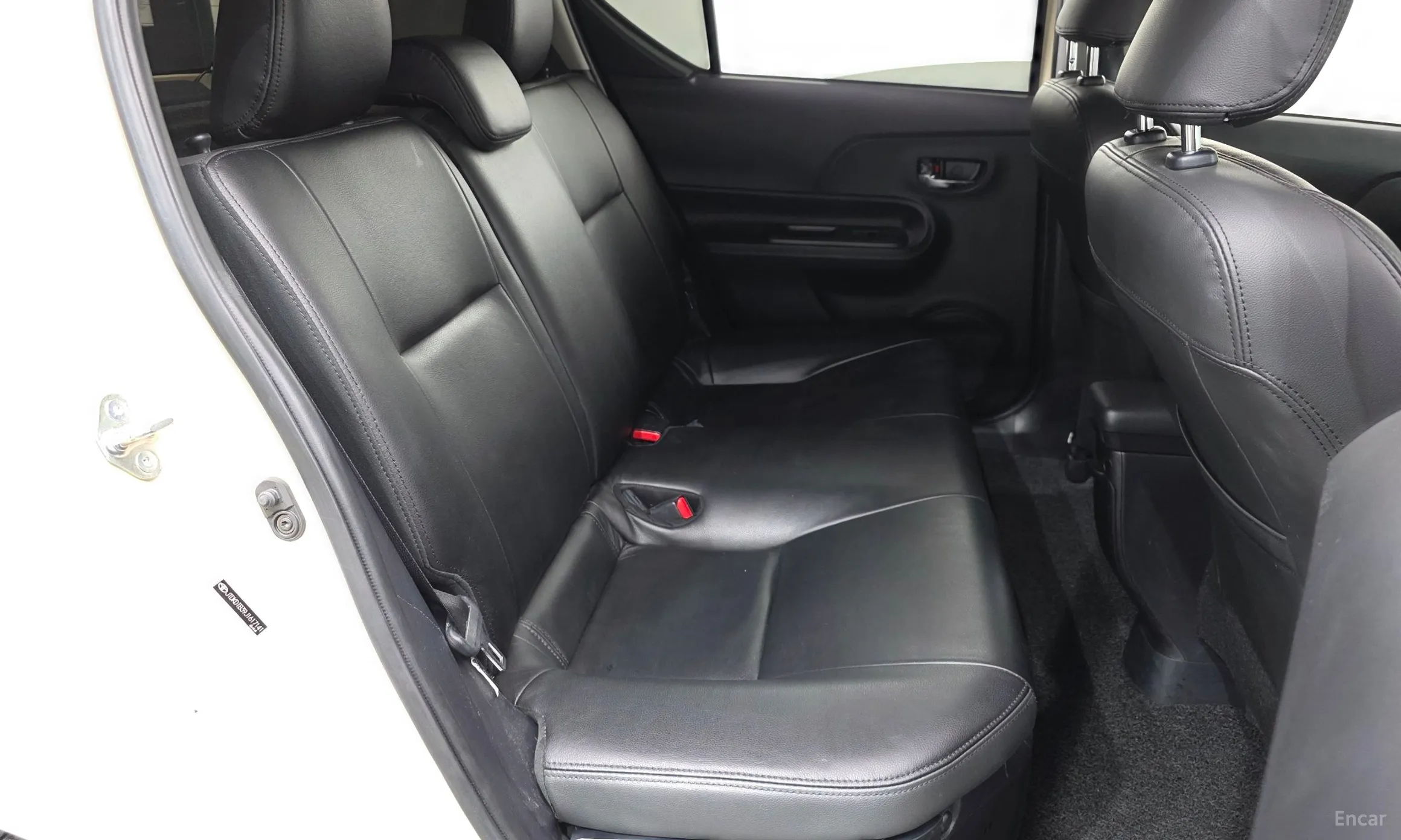 Toyota Prius C превью 12