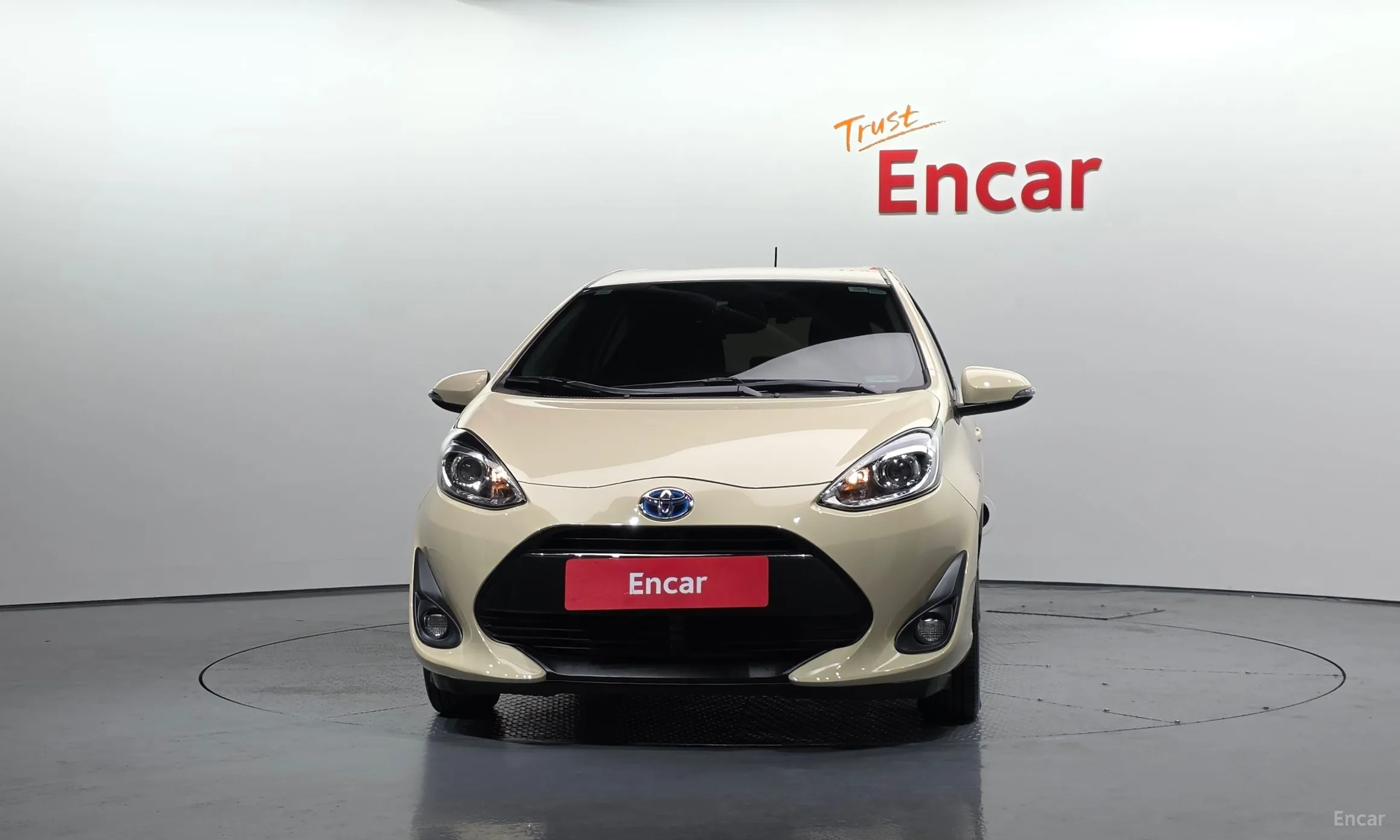 Toyota Prius C превью 3