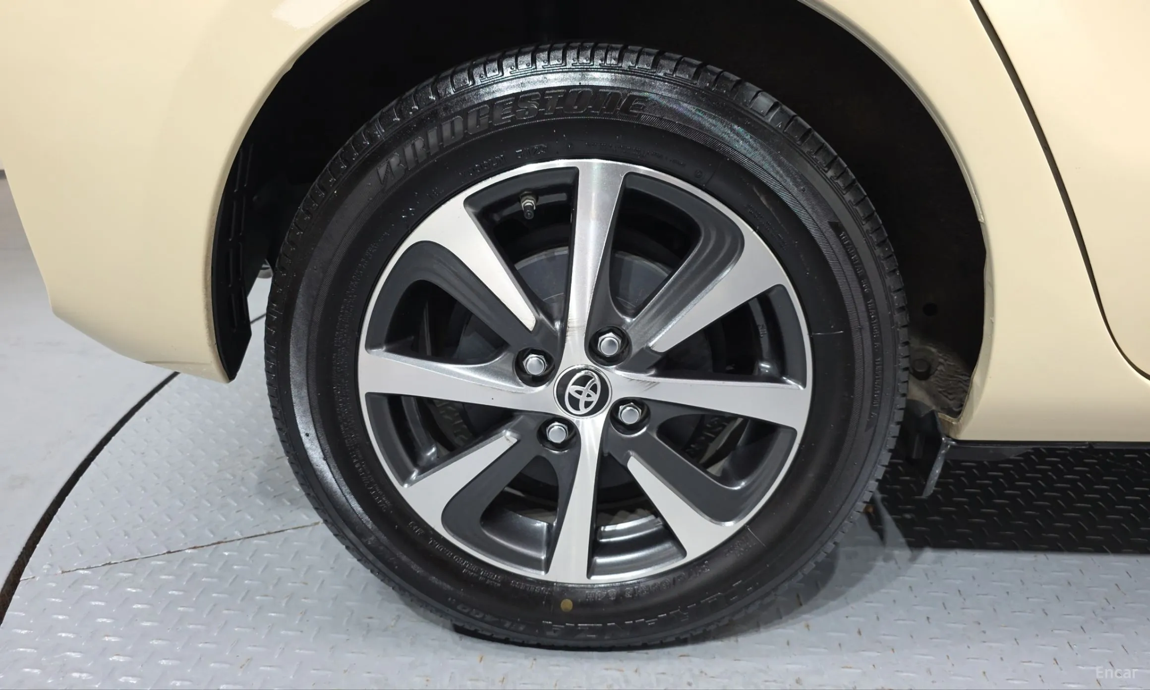 Toyota Prius C превью 5