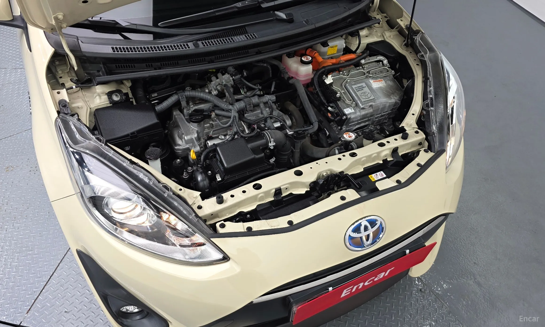 Toyota Prius C превью 6