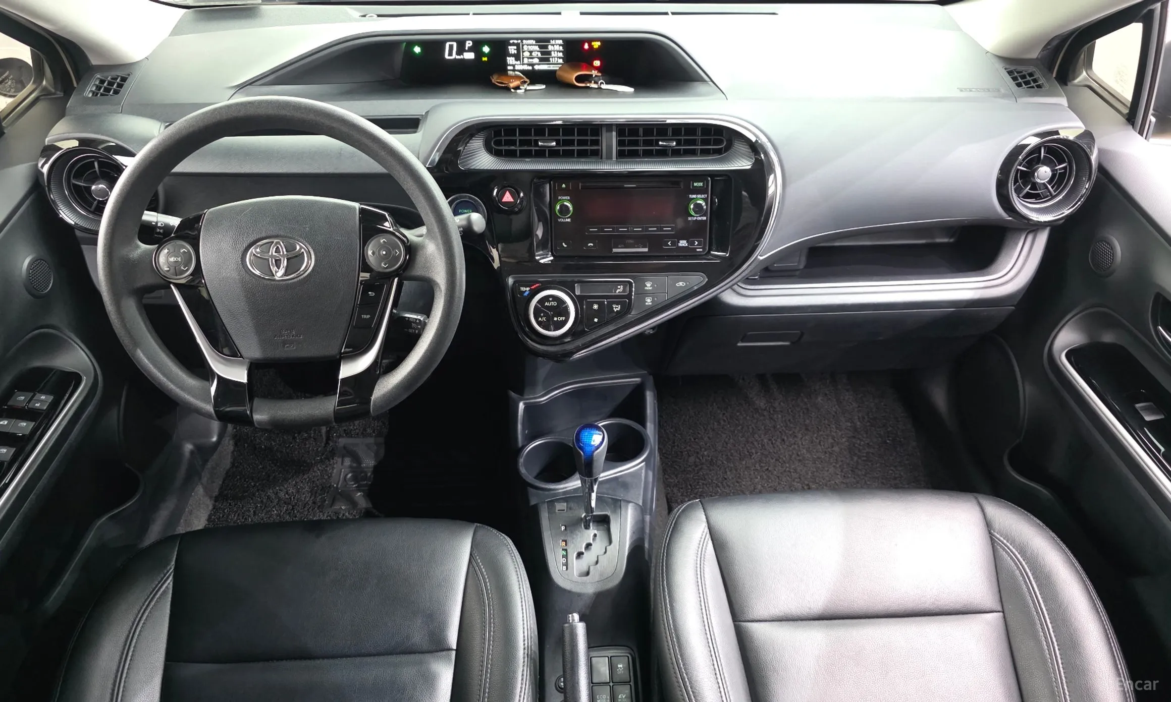 Toyota Prius C превью 7