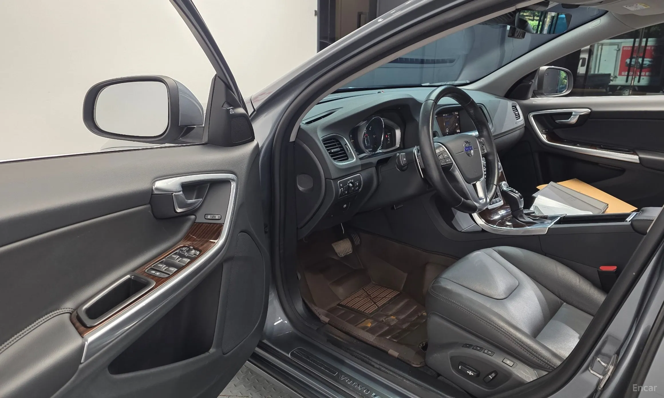 Volvo S60 превью 10