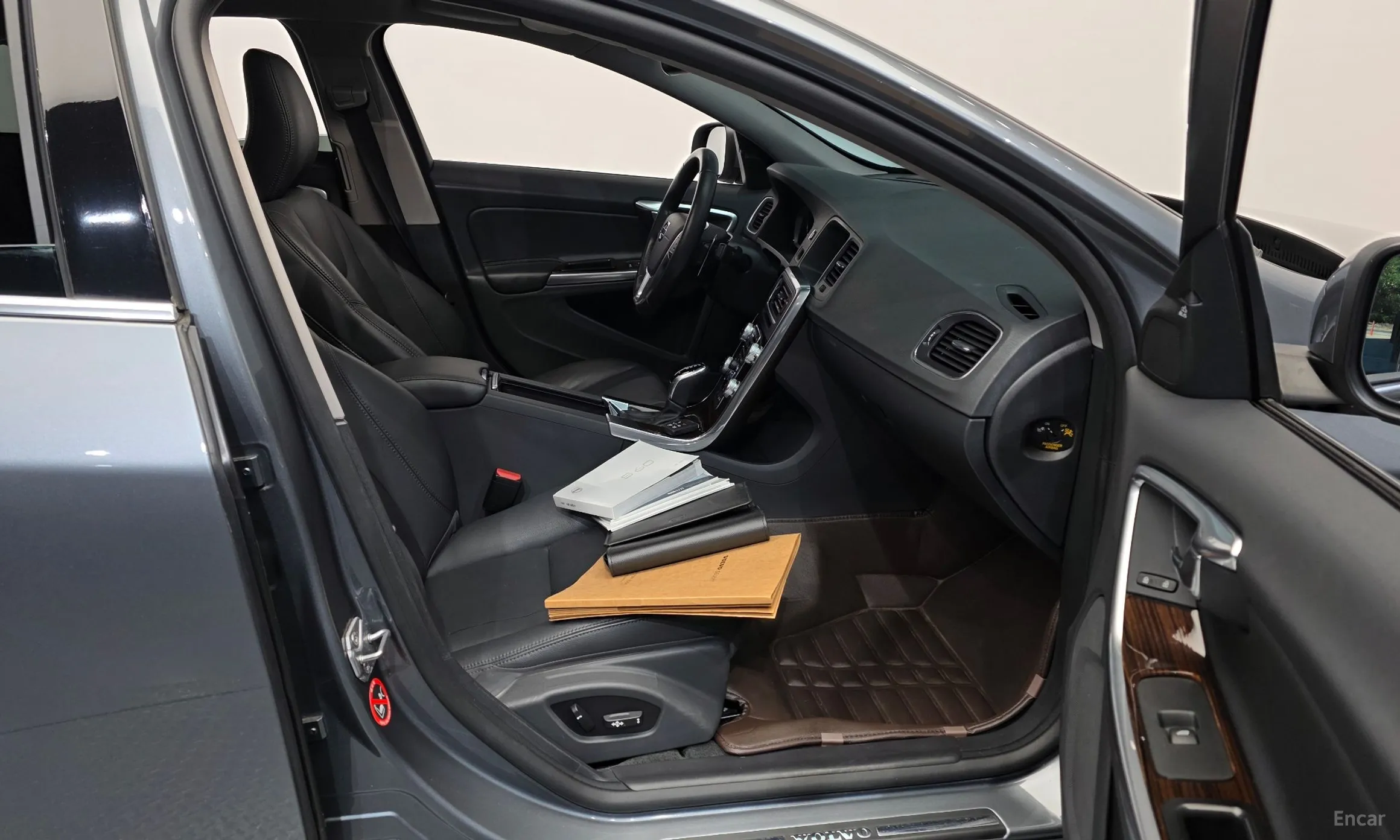 Volvo S60 превью 11