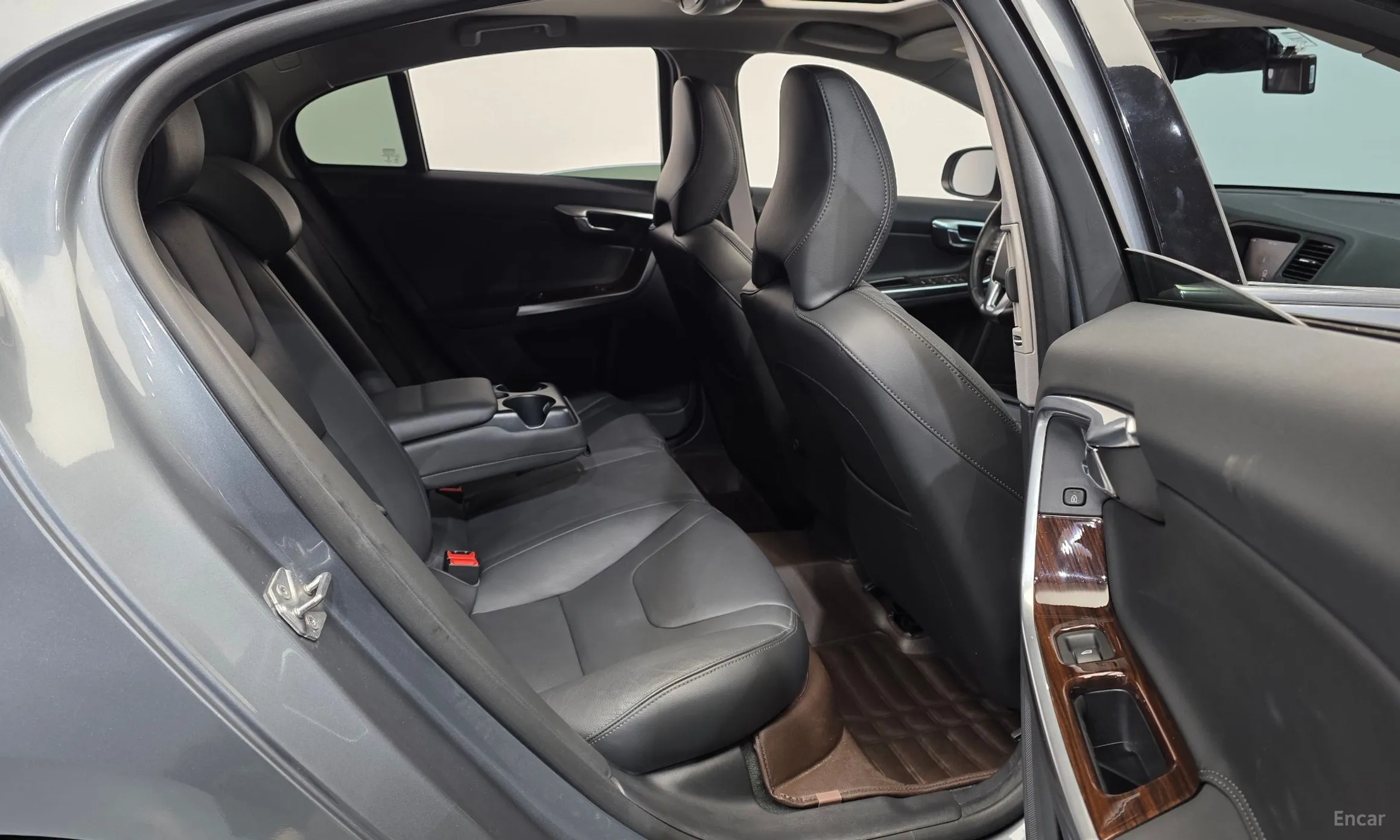 Volvo S60 превью 12