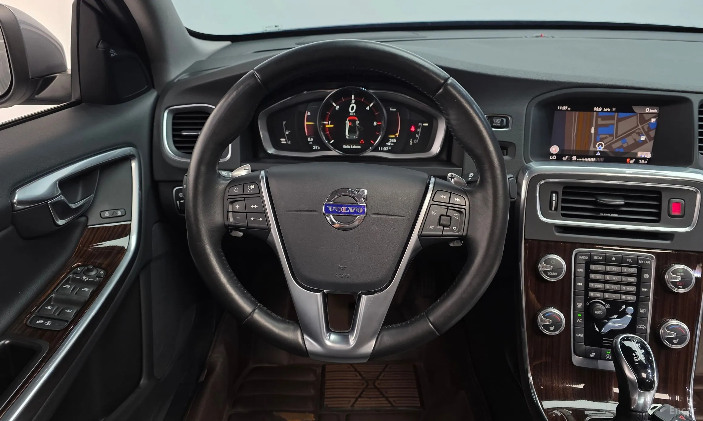 Volvo S60 превью 13