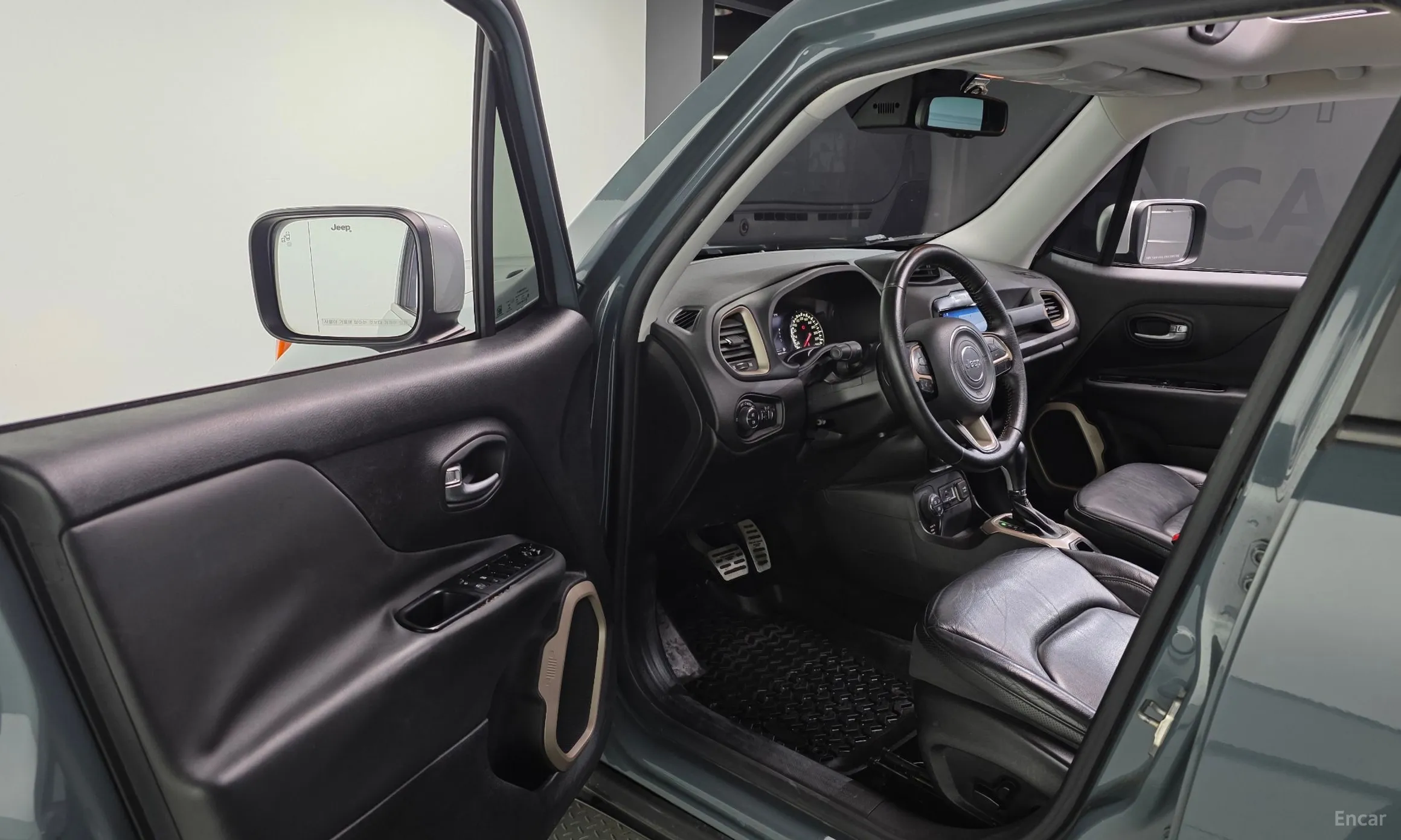 Jeep Renegade превью 10